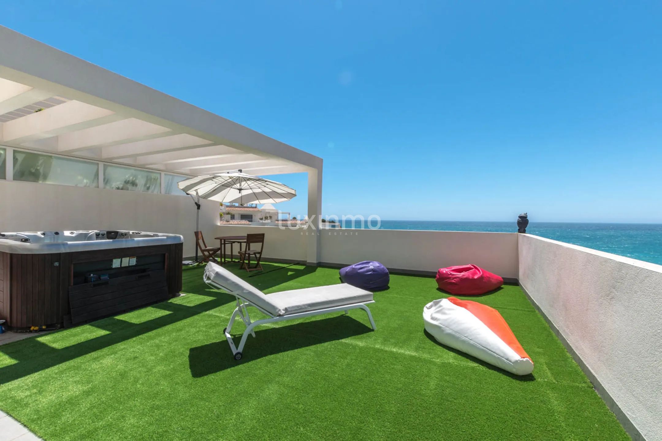Spacious penthouse with sea views for sale in Mascarat — photo 4