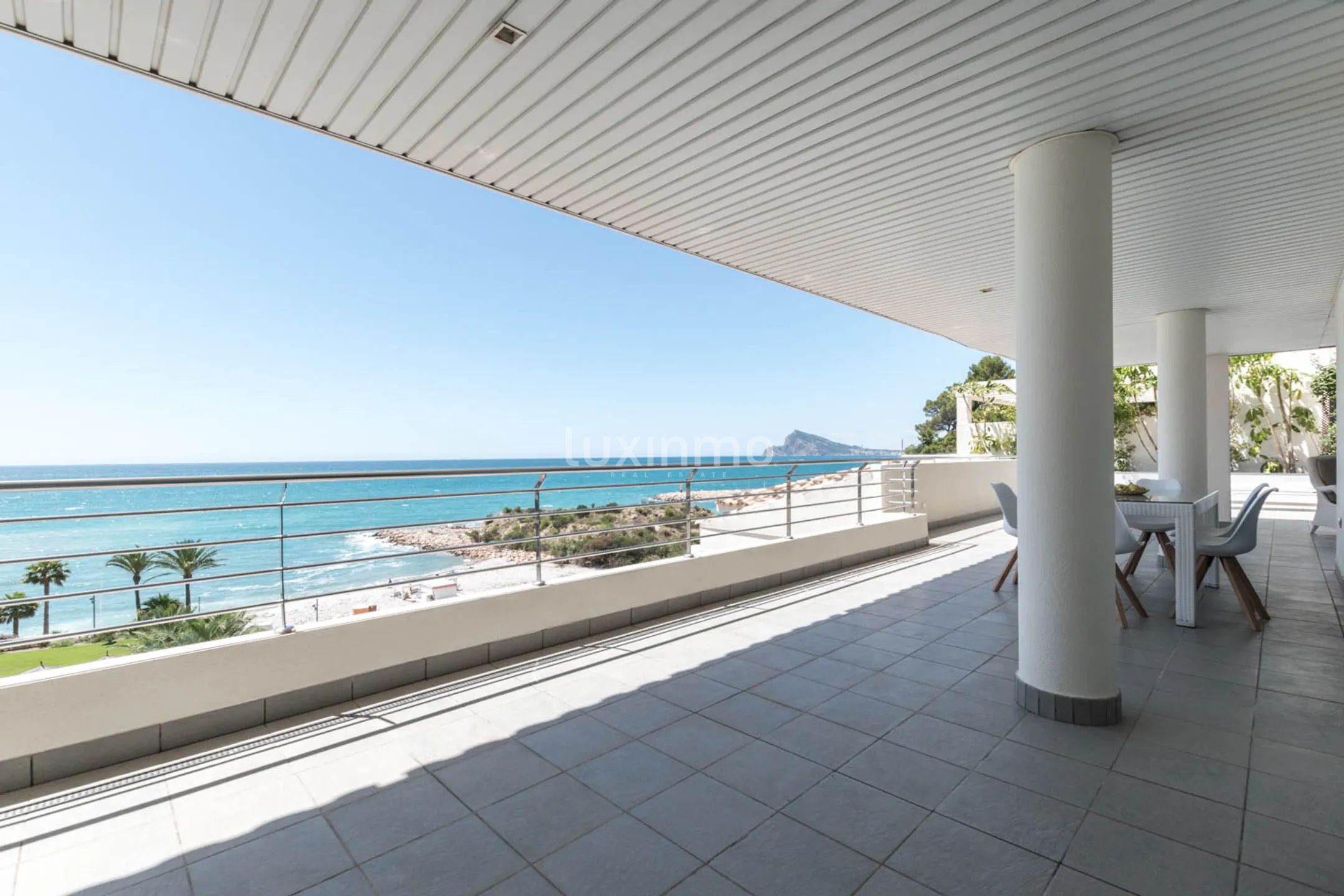 Spacious penthouse with sea views for sale in Mascarat — photo 17