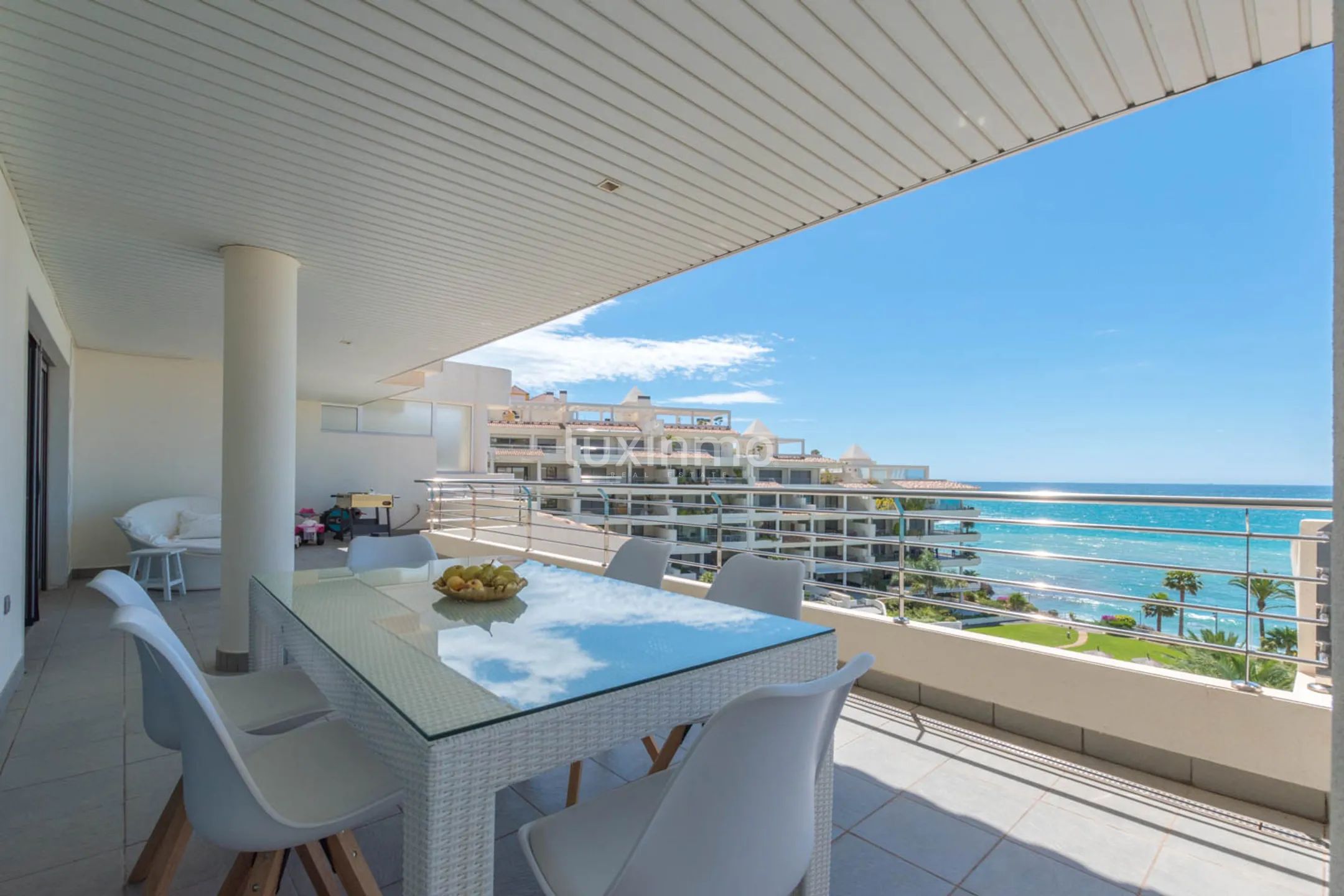 Spacious penthouse with sea views for sale in Mascarat — photo 11