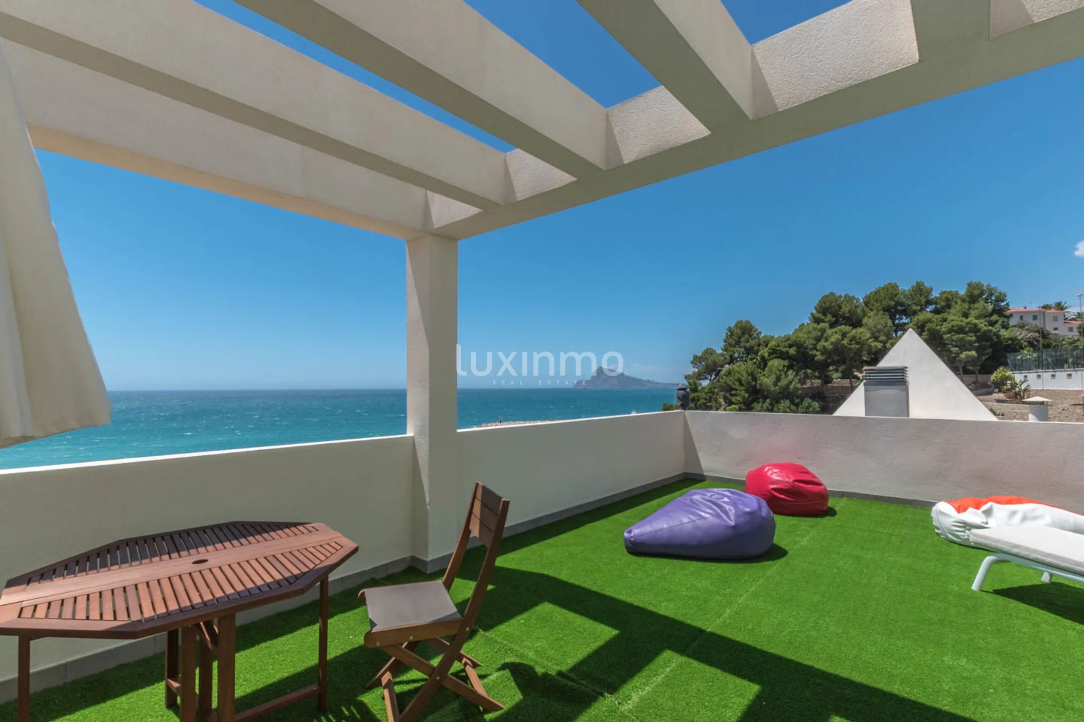 Spacious penthouse with sea views for sale in Mascarat — photo 3
