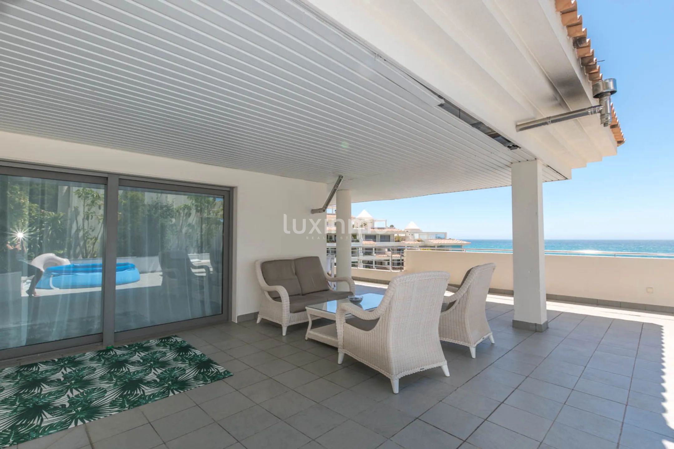 Spacious penthouse with sea views for sale in Mascarat — photo 13