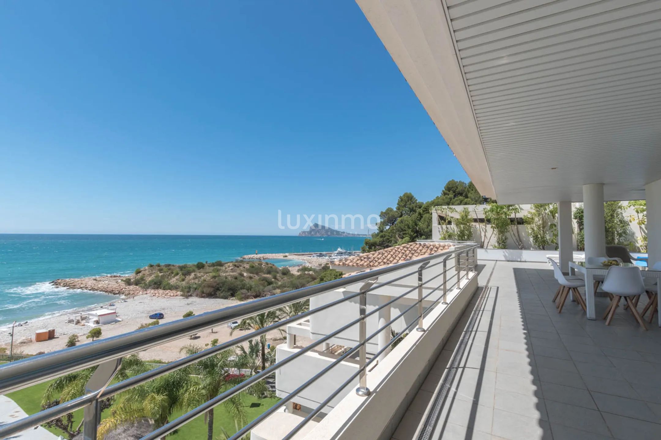 Spacious penthouse with sea views for sale in Mascarat — photo 19