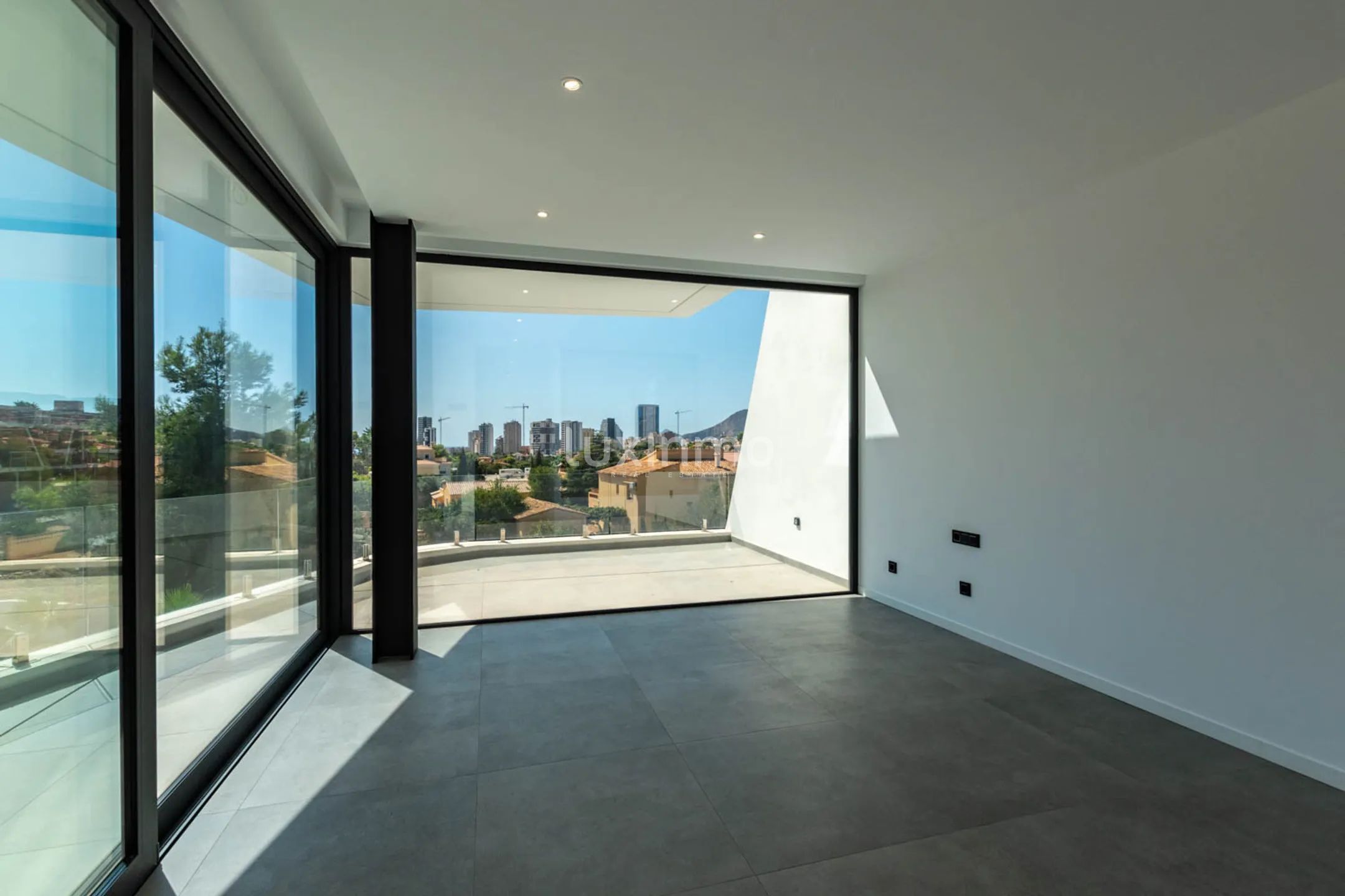 Spacious new villa with panoramic views for sale in Calpe — photo 12