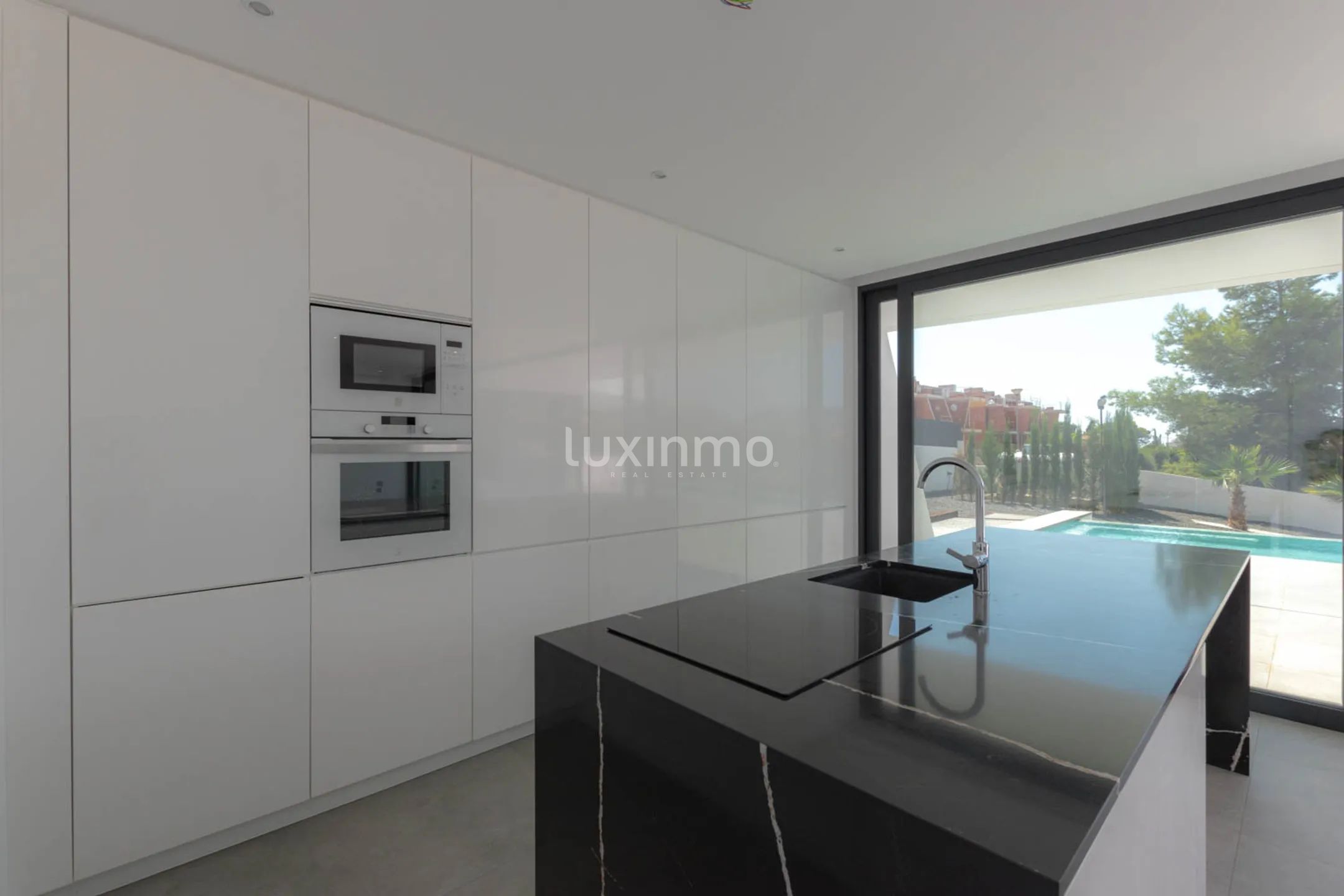 Spacious new villa with panoramic views for sale in Calpe — photo 10
