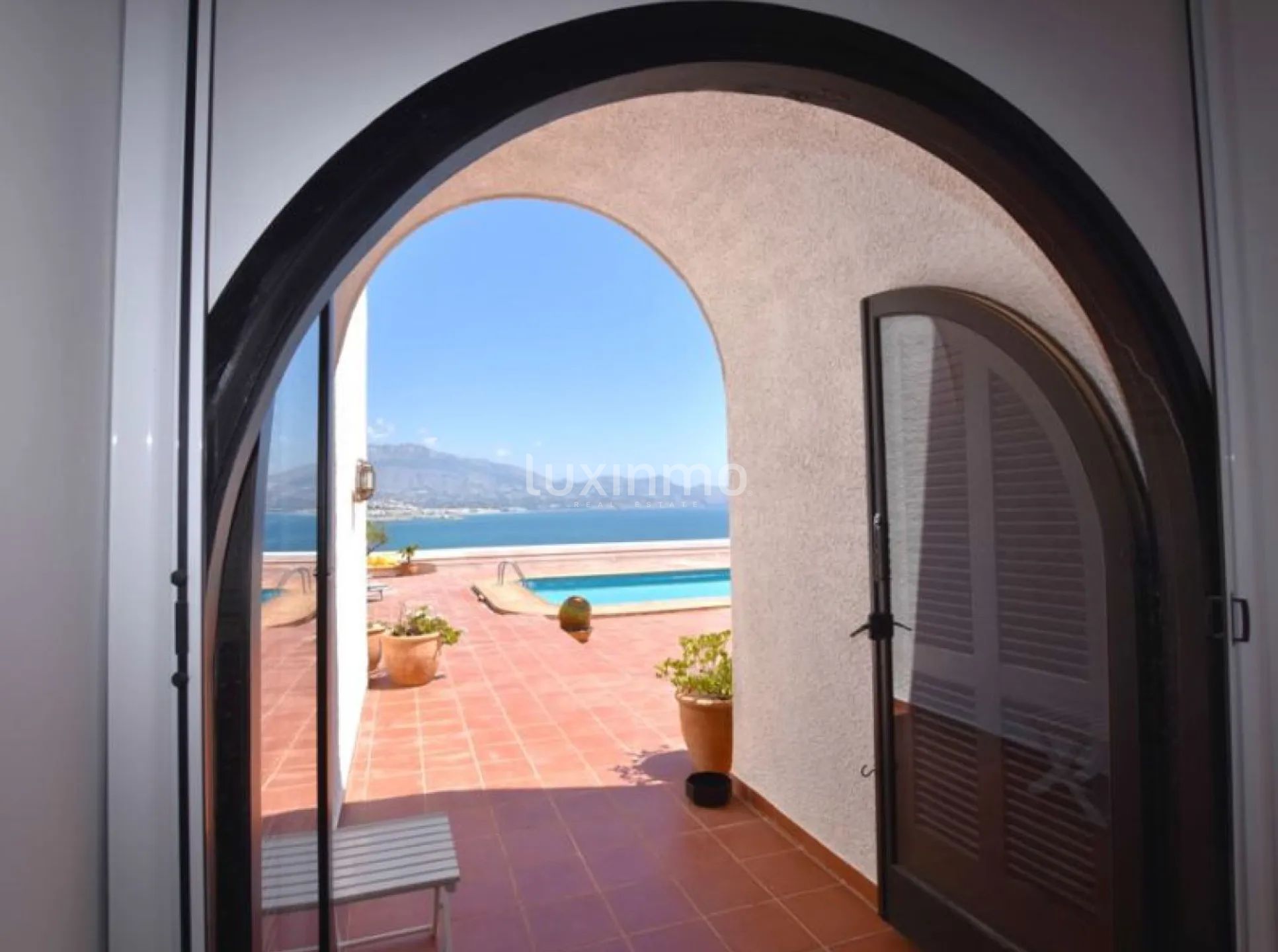 Ett konstverk vid stranden i en villa i Albir — photo 24