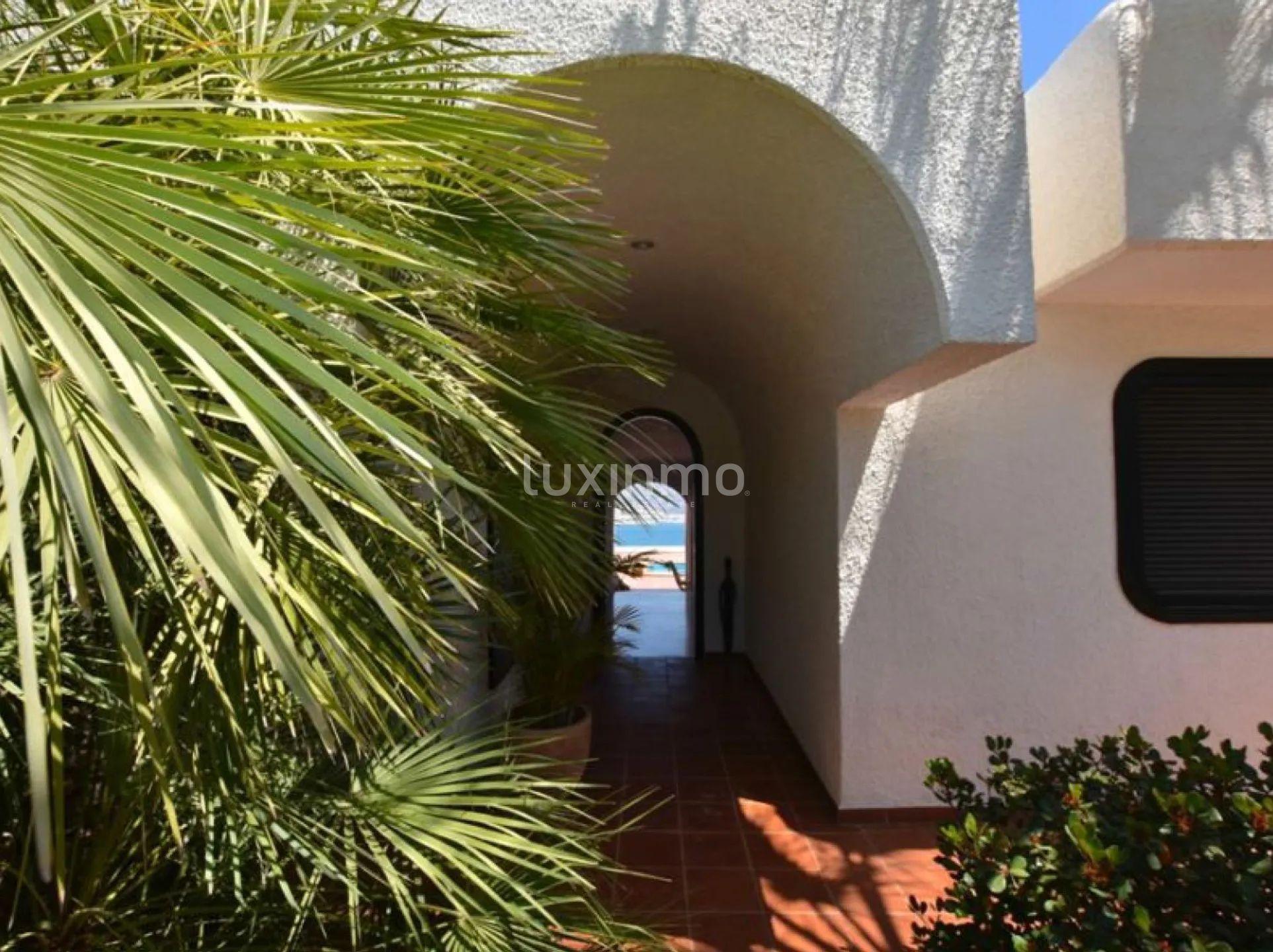 Ett konstverk vid stranden i en villa i Albir — photo 33