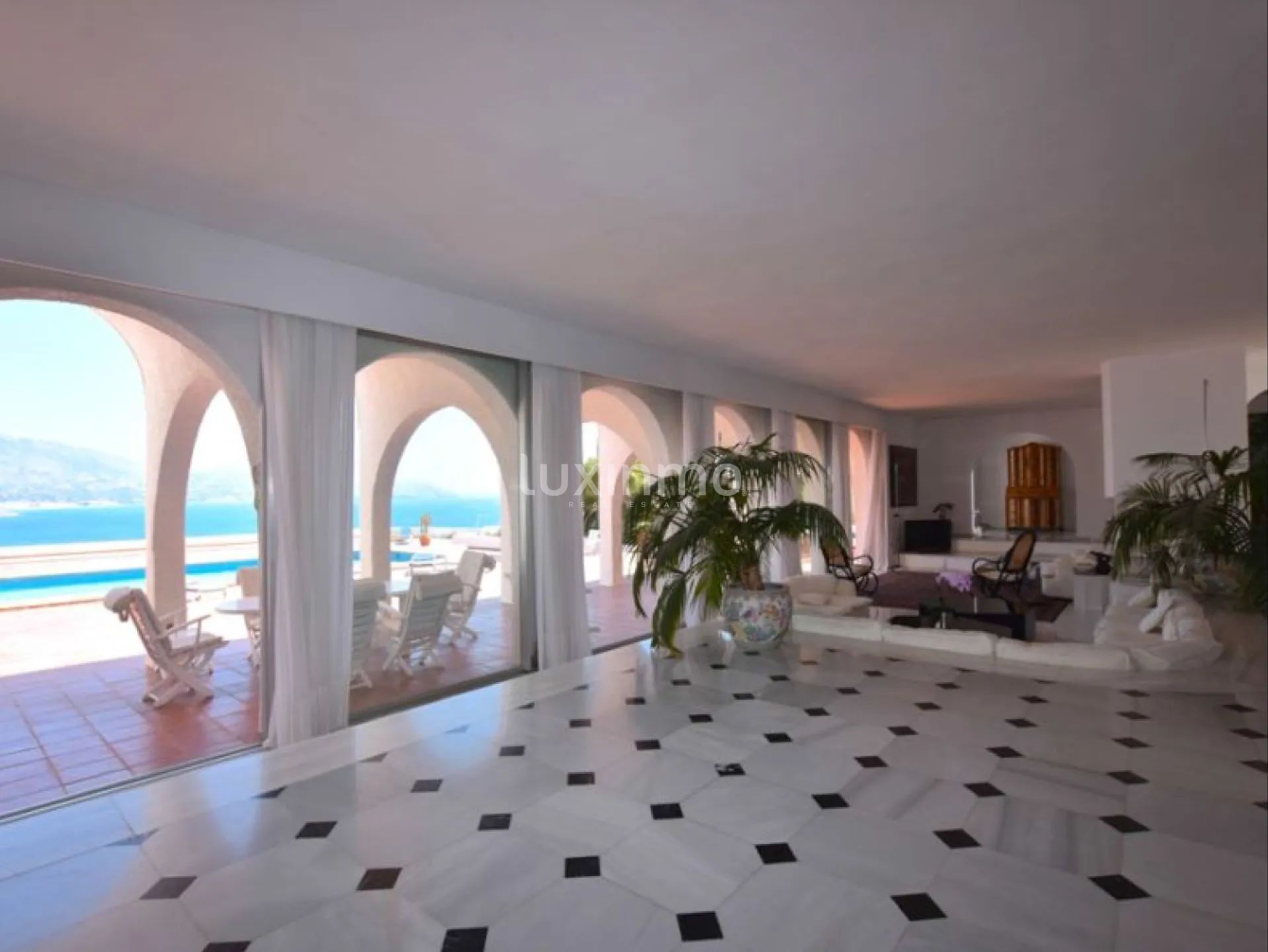 Ett konstverk vid stranden i en villa i Albir — photo 11