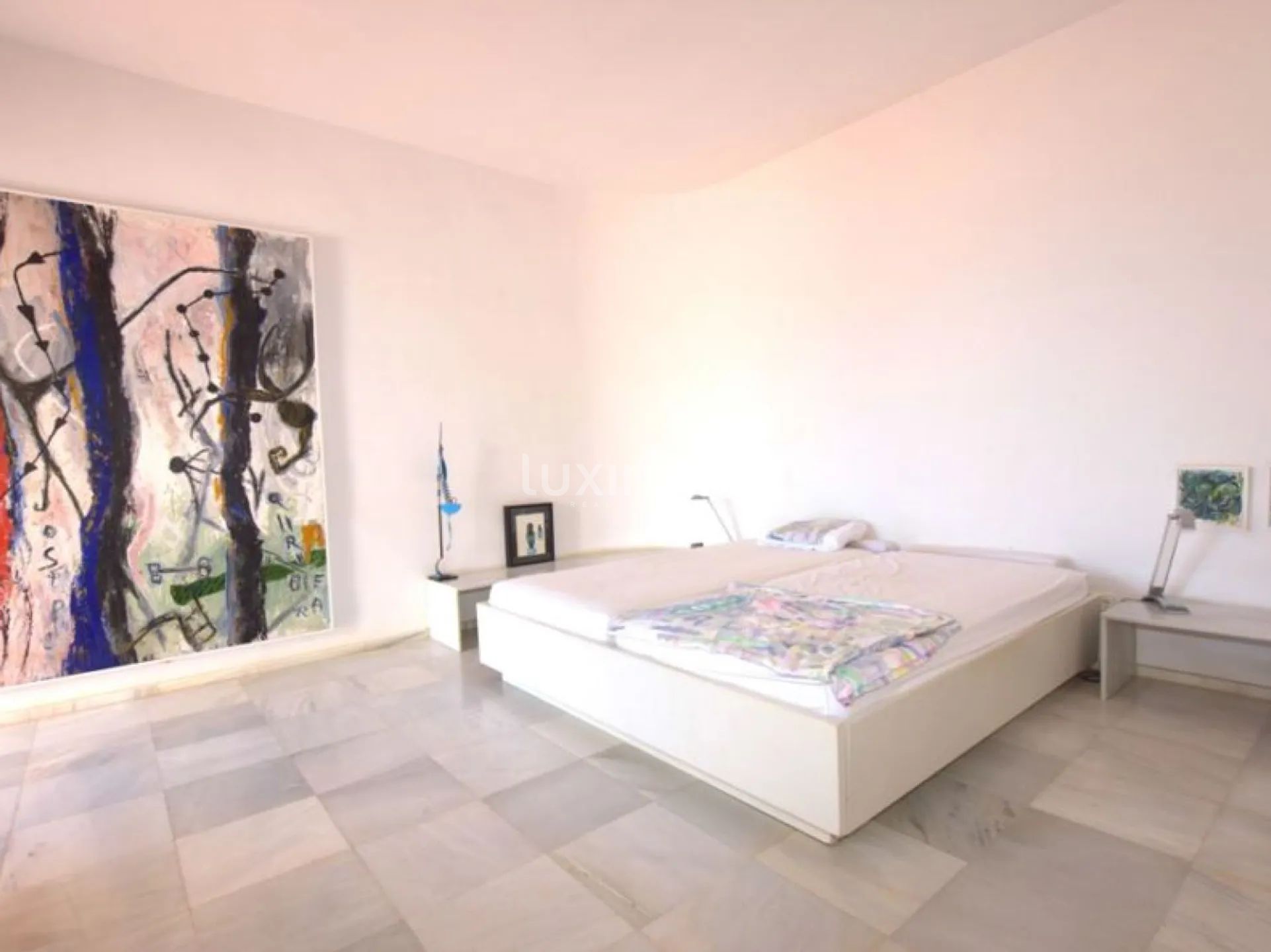 Ett konstverk vid stranden i en villa i Albir — photo 23