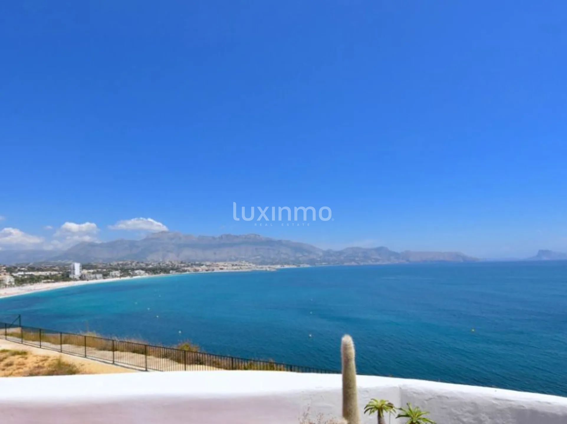 Ett konstverk vid stranden i en villa i Albir — photo 9