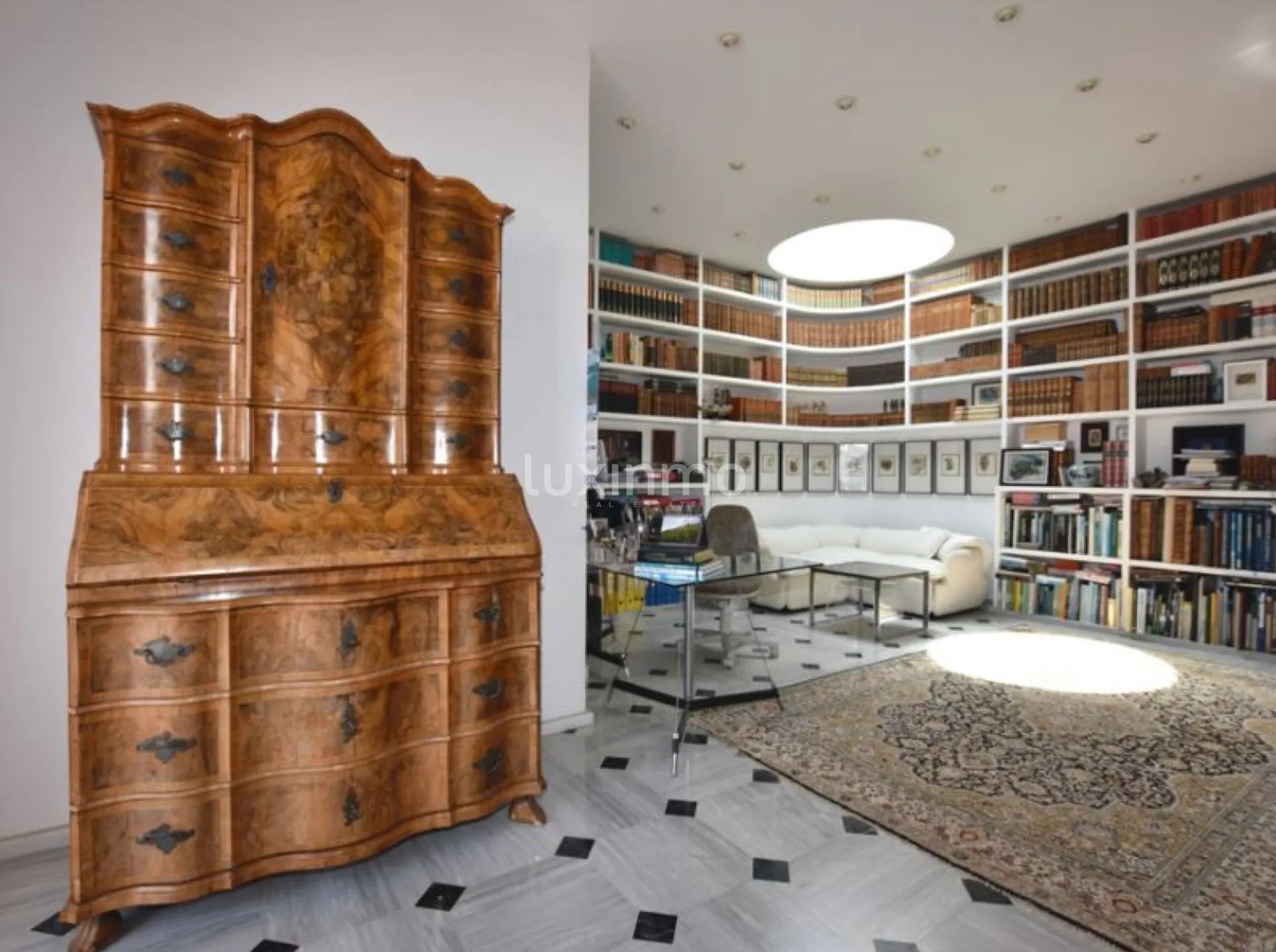 Ett konstverk vid stranden i en villa i Albir — photo 17