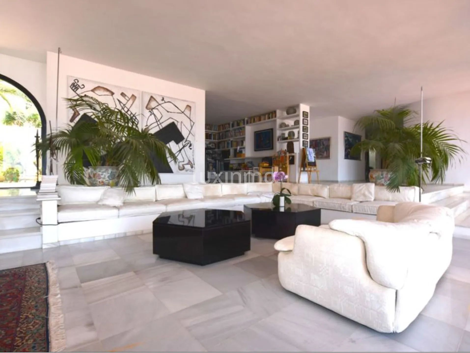 Ett konstverk vid stranden i en villa i Albir — photo 16