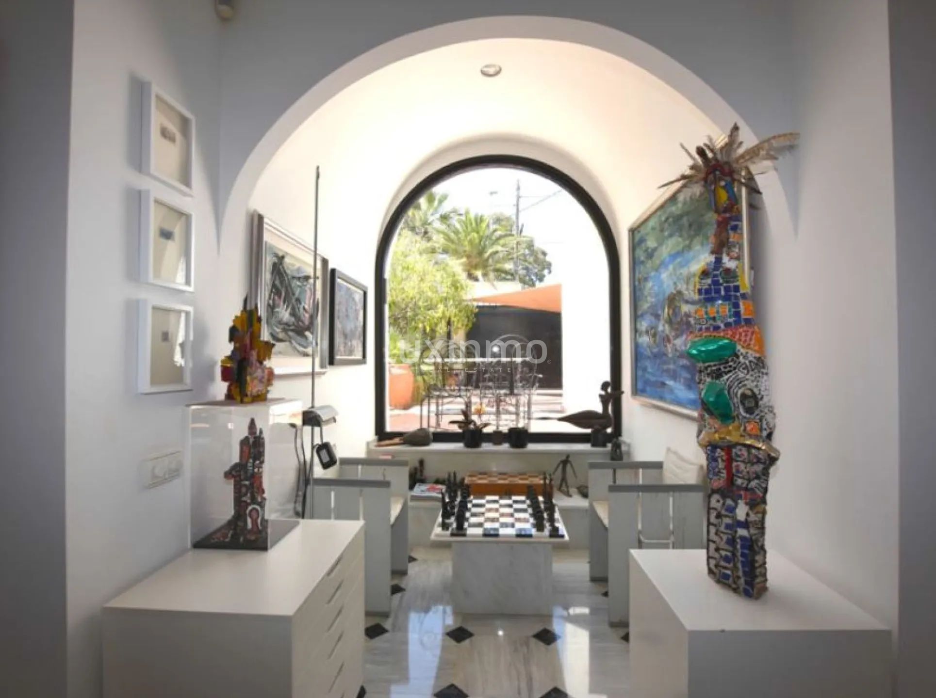 Ett konstverk vid stranden i en villa i Albir — photo 20