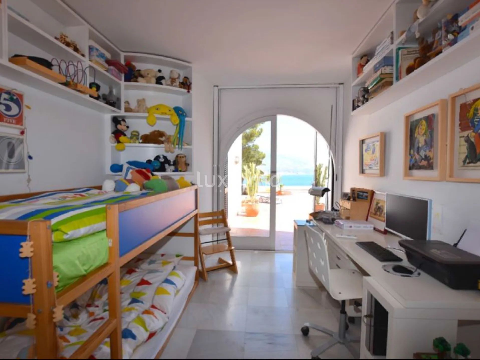 Ett konstverk vid stranden i en villa i Albir — photo 25