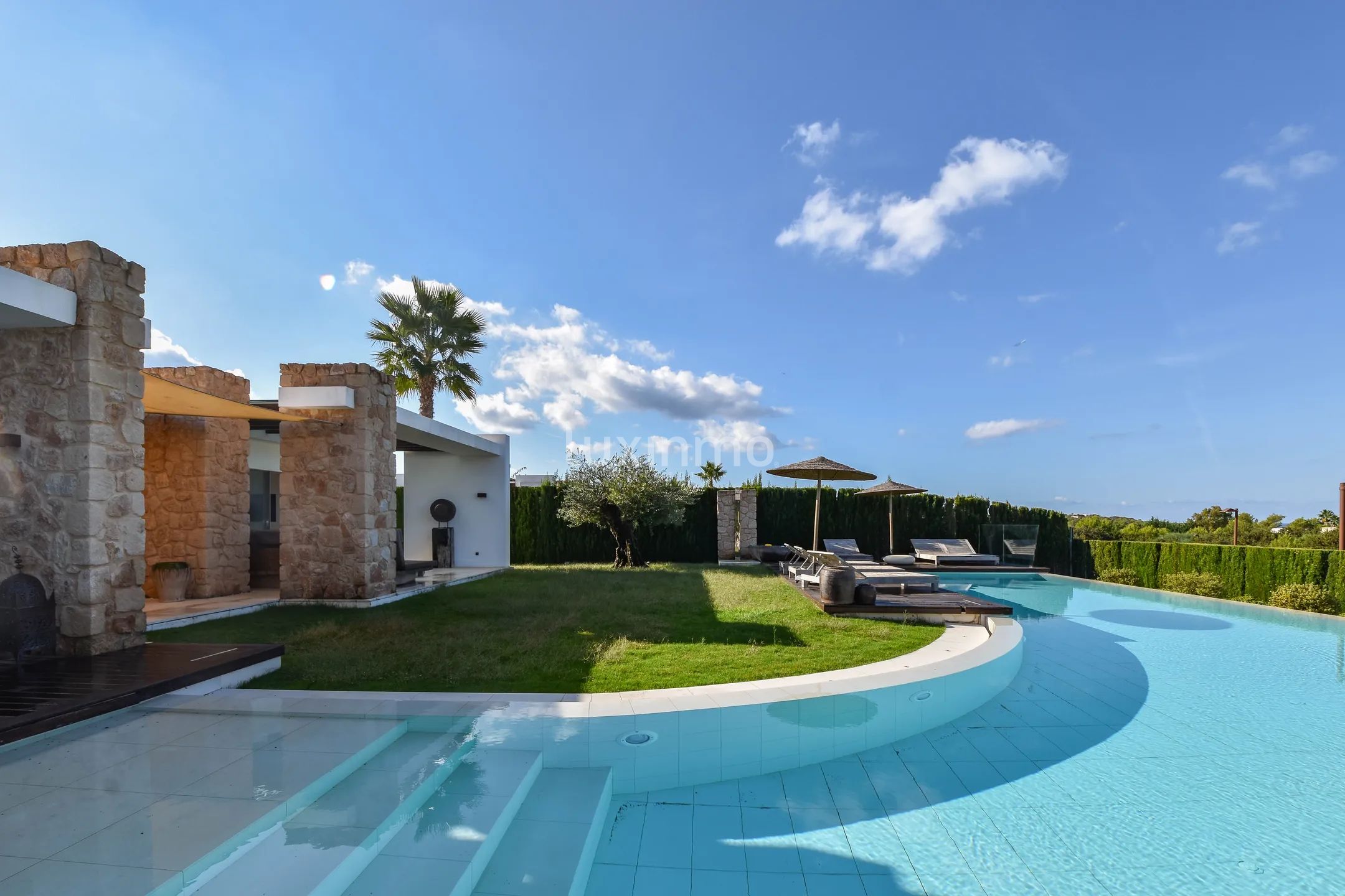 Villa i lyxig urbanisation i Cala Conta