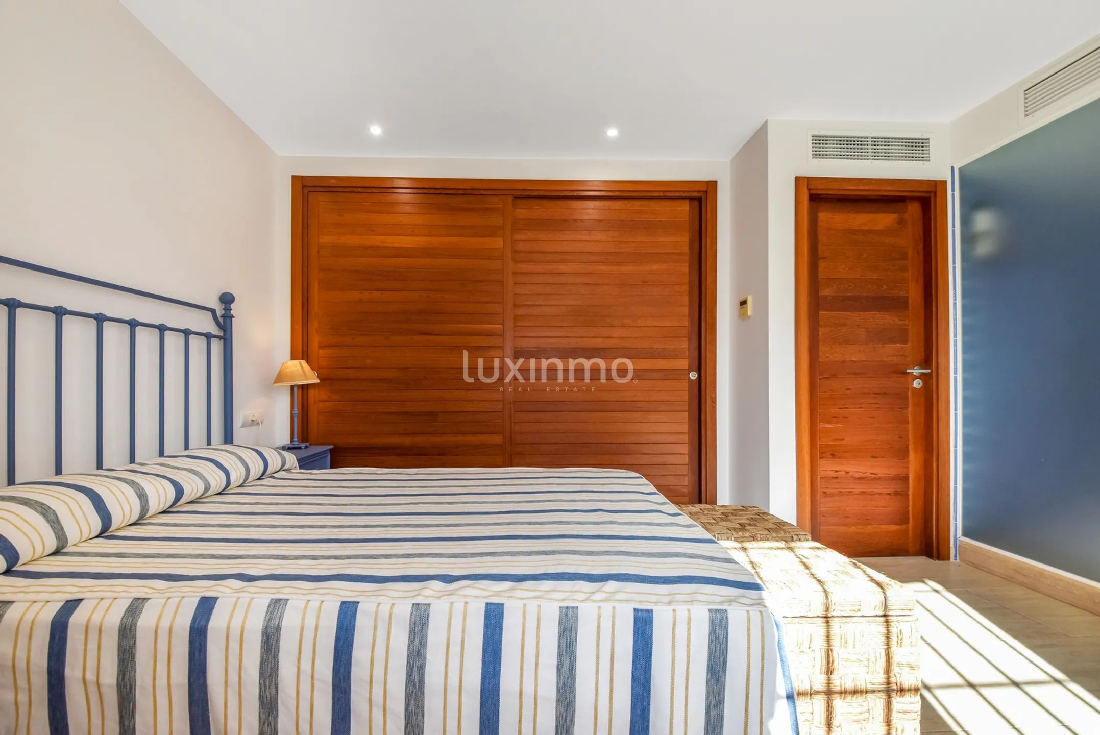 Opportunity! Villa with Tourist License and Panoramic Sea Views — photo 21