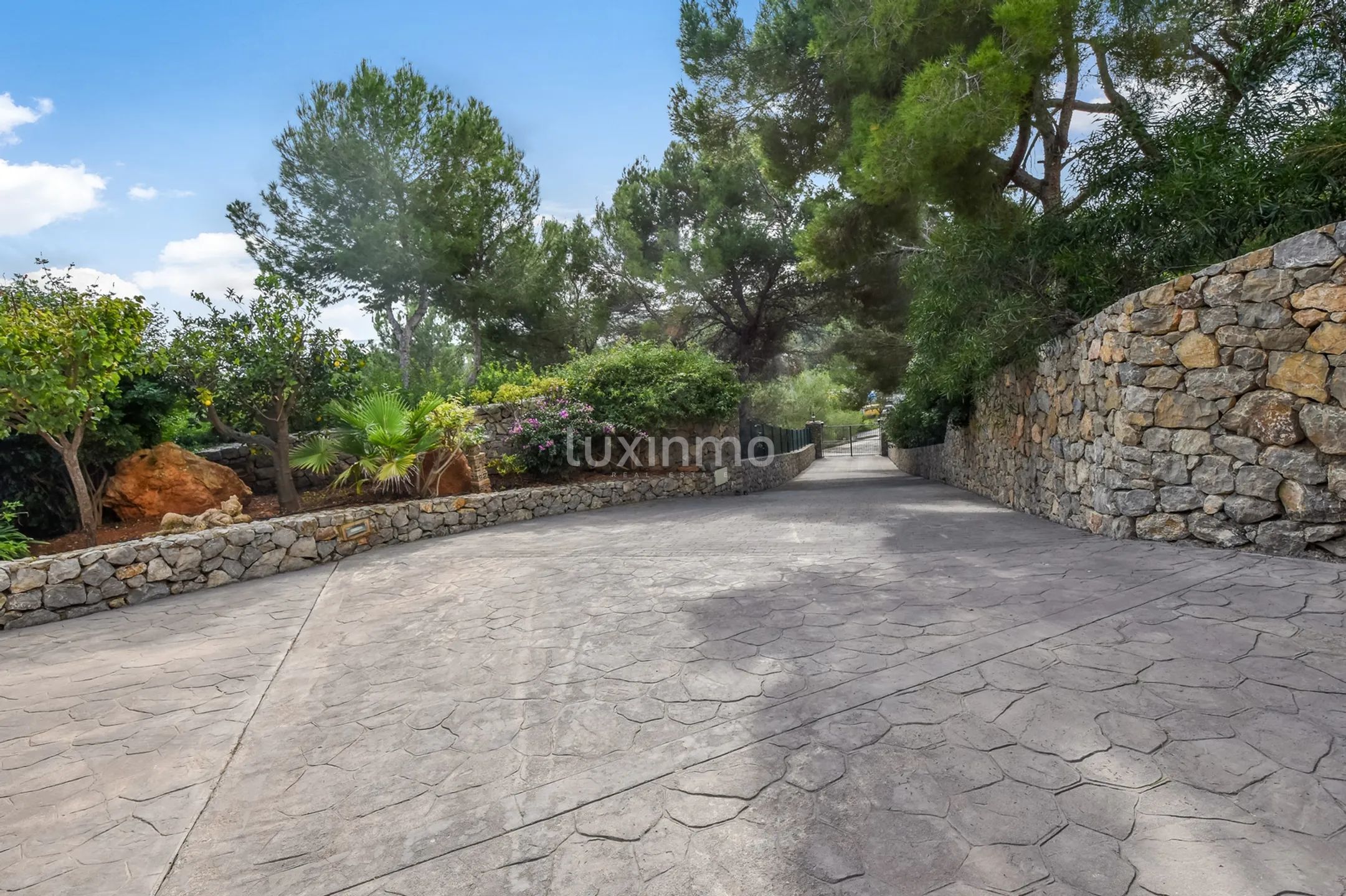 Opportunity! Villa with Tourist License and Panoramic Sea Views — photo 22