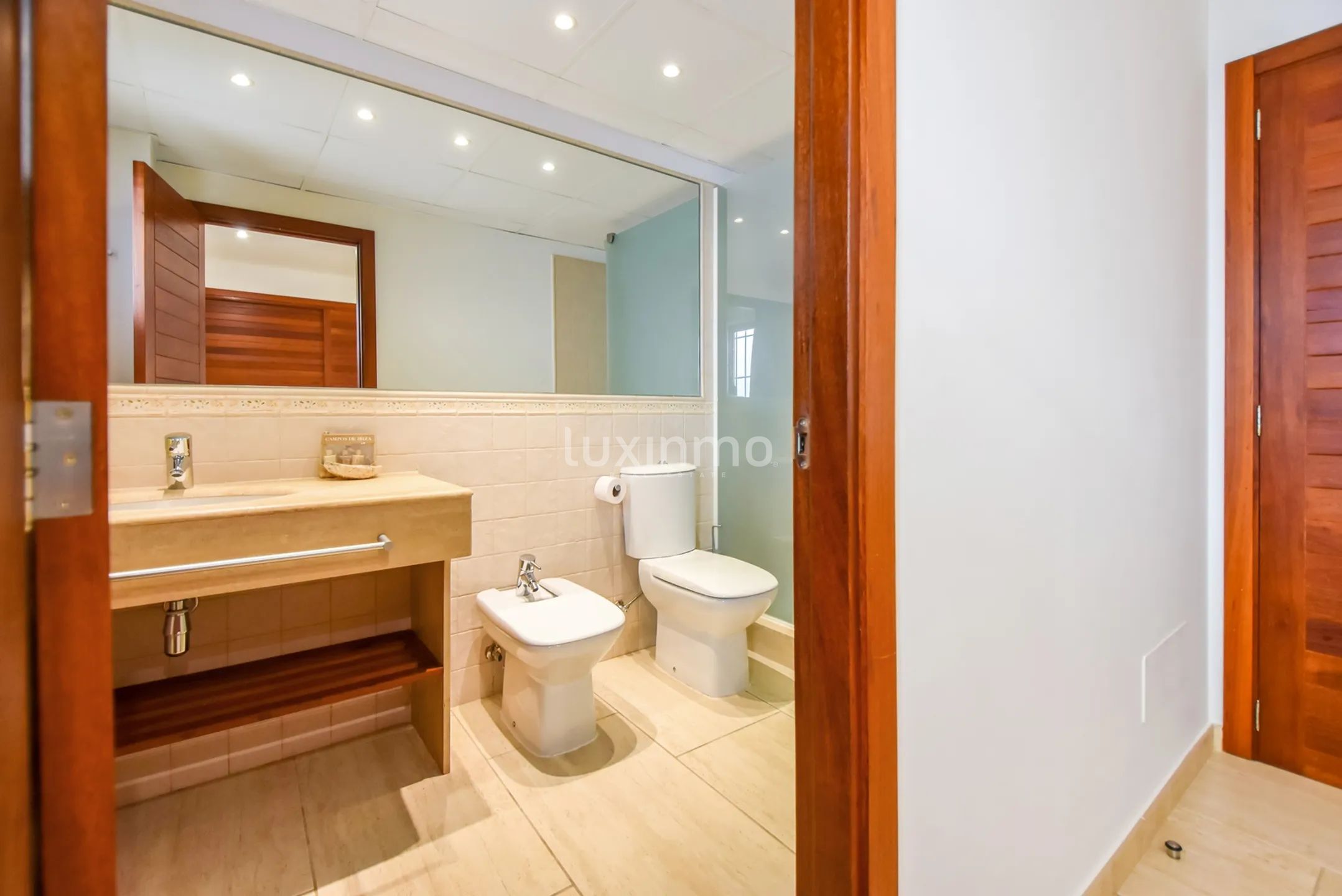 Opportunity! Villa with Tourist License and Panoramic Sea Views — photo 14