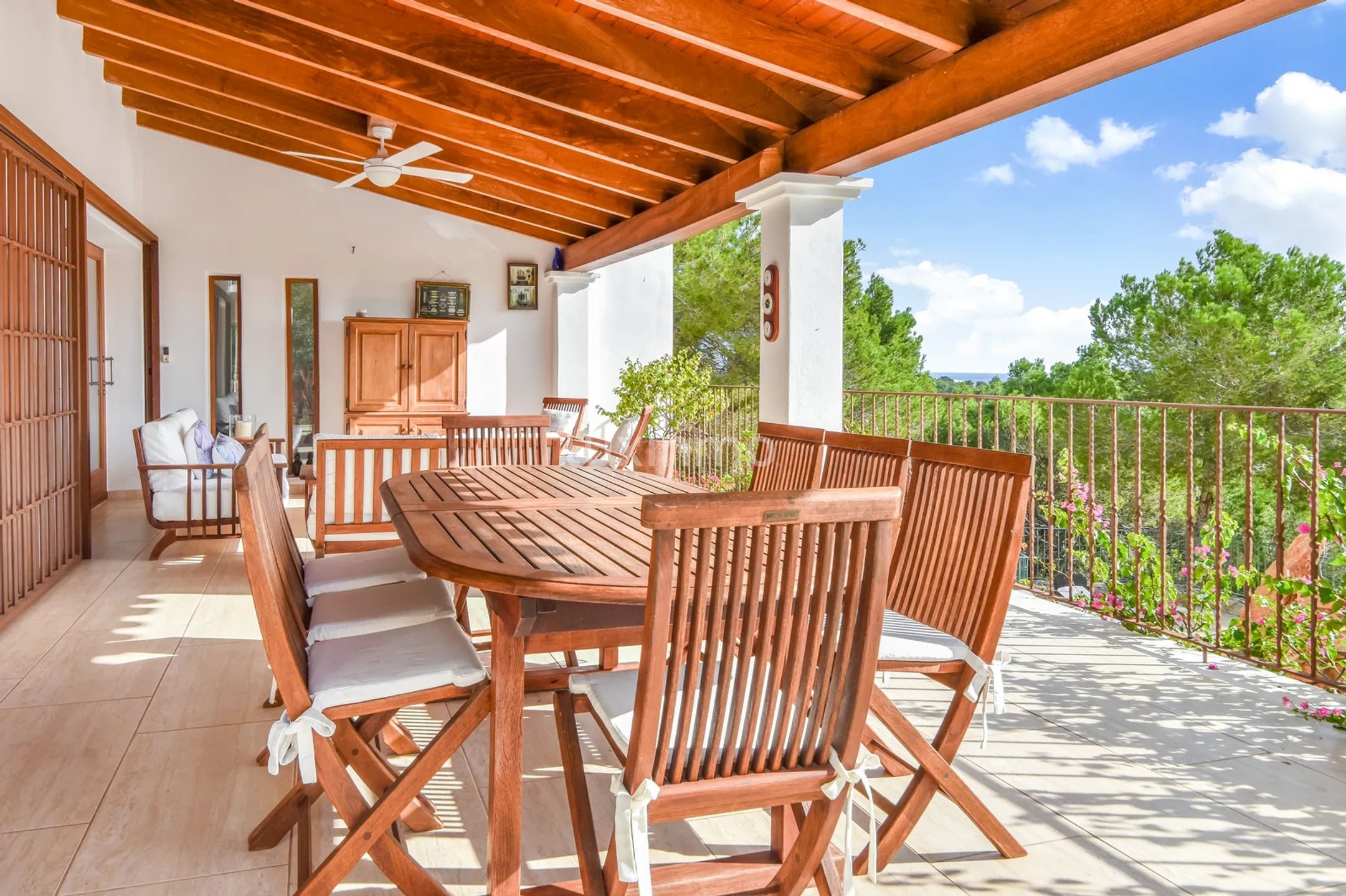 Opportunity! Villa with Tourist License and Panoramic Sea Views — photo 24