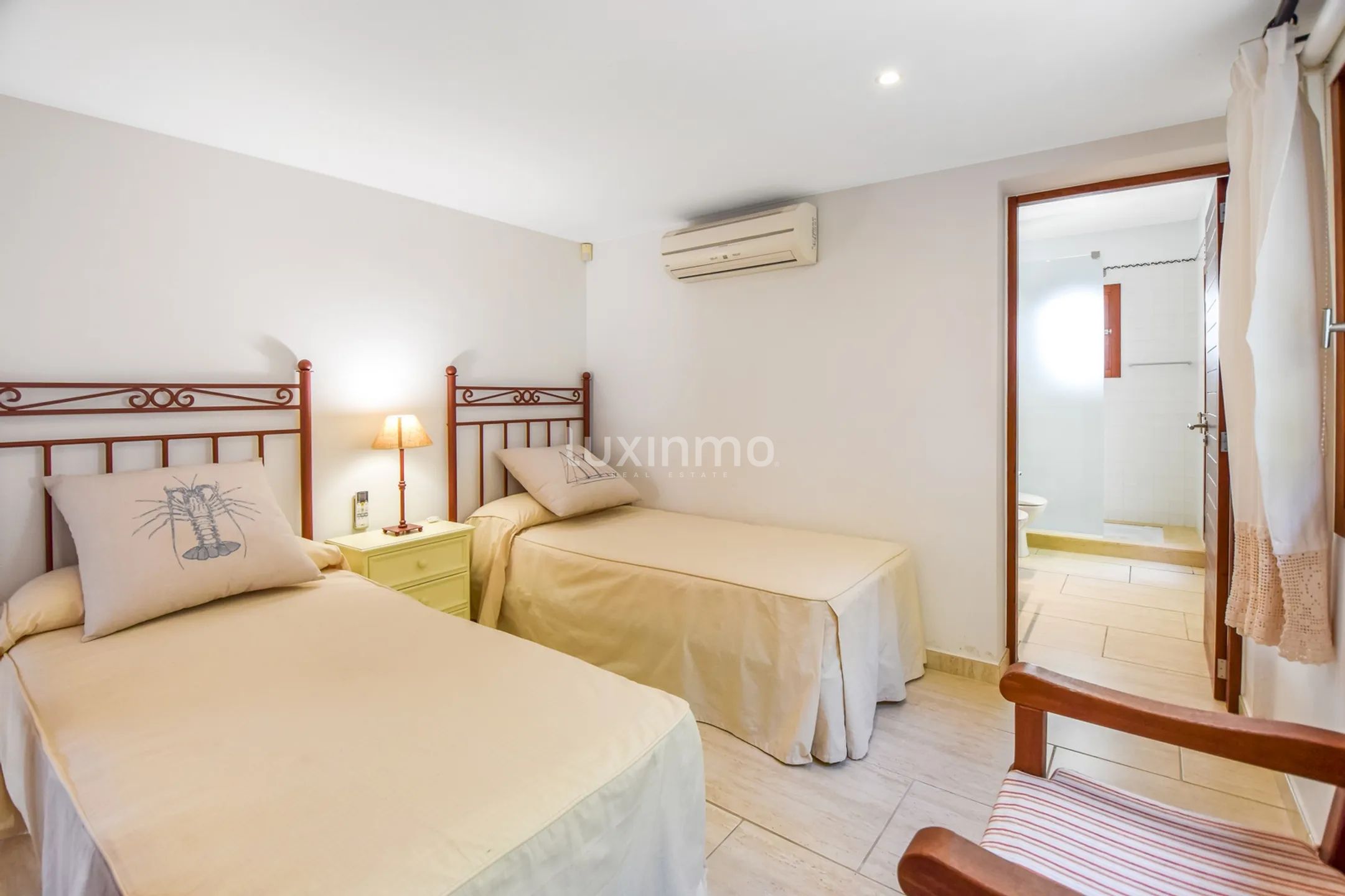 Opportunity! Villa with Tourist License and Panoramic Sea Views — photo 16