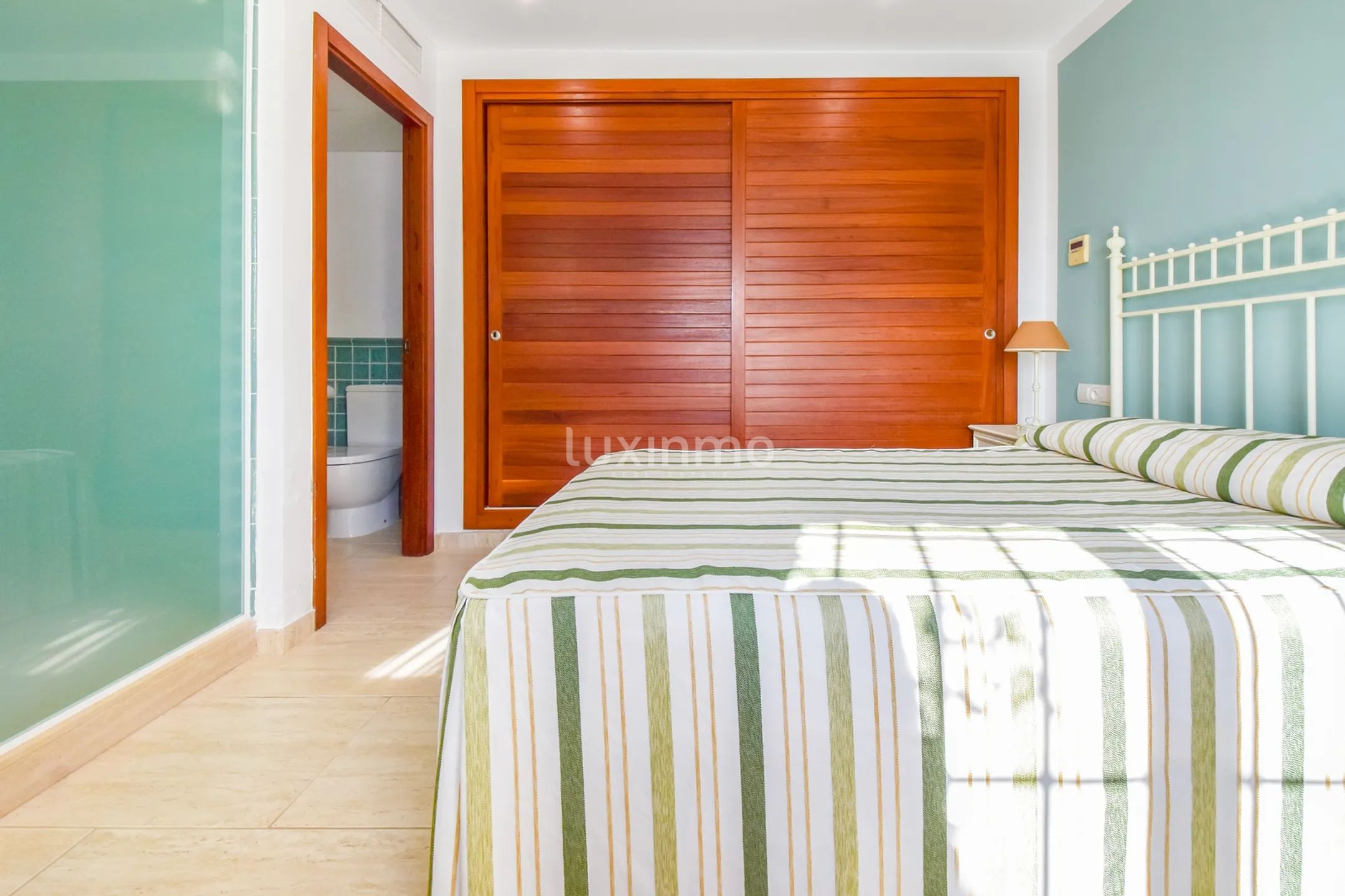 Opportunity! Villa with Tourist License and Panoramic Sea Views — photo 18