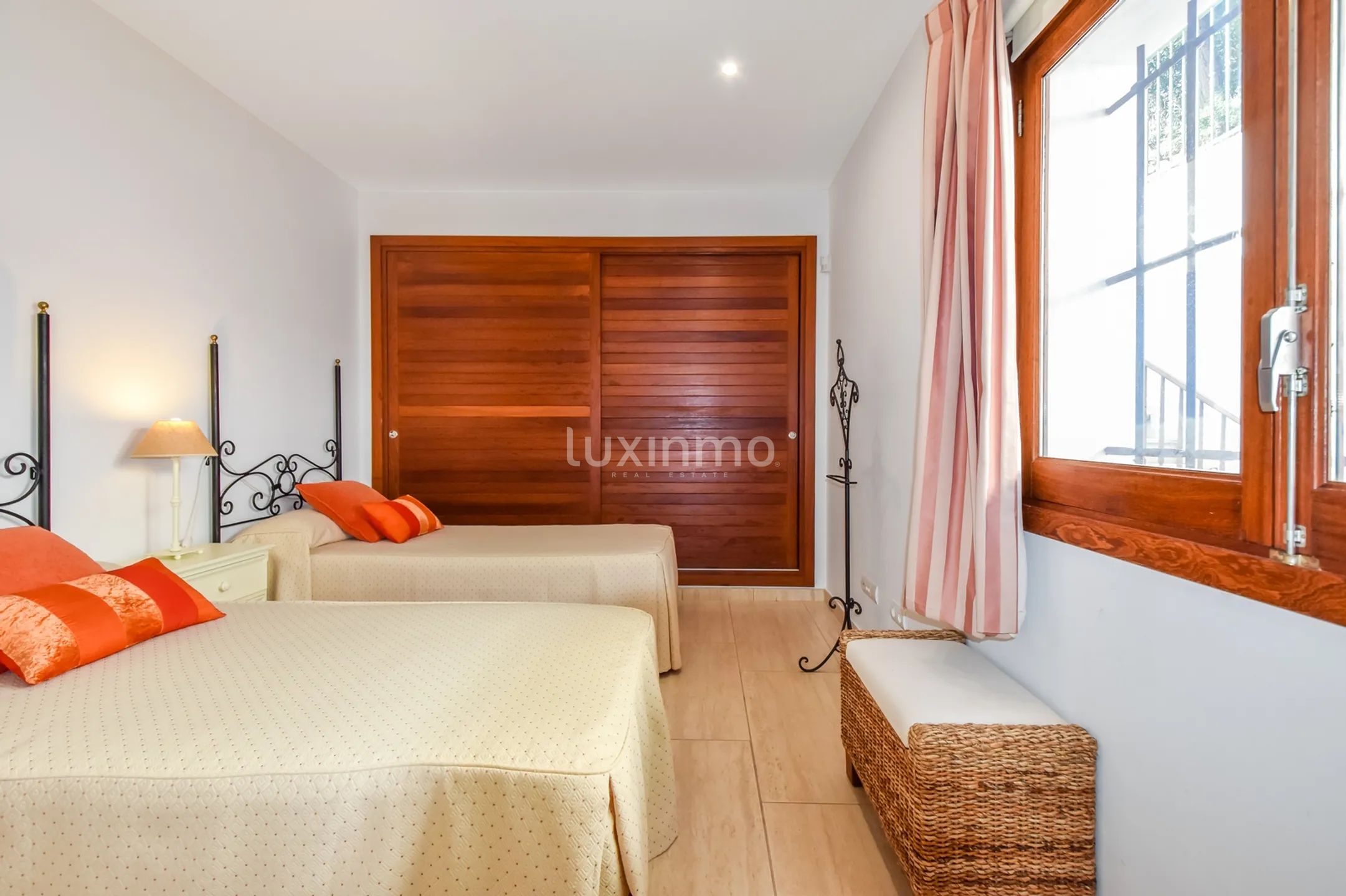 Opportunity! Villa with Tourist License and Panoramic Sea Views — photo 15