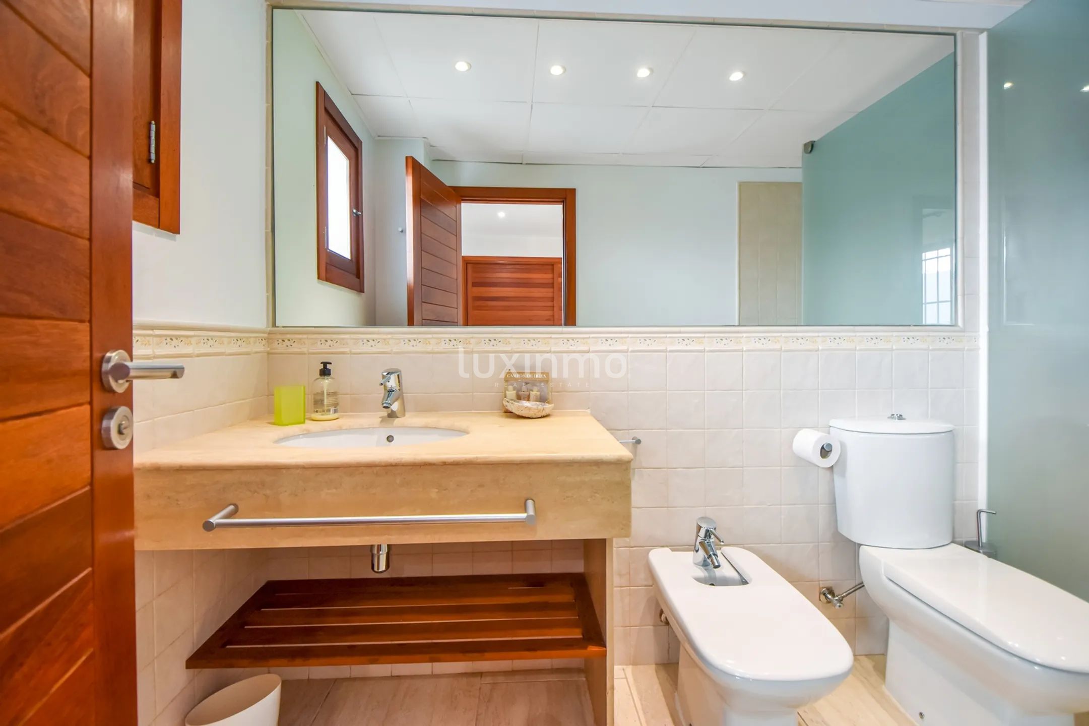 Opportunity! Villa with Tourist License and Panoramic Sea Views — photo 17