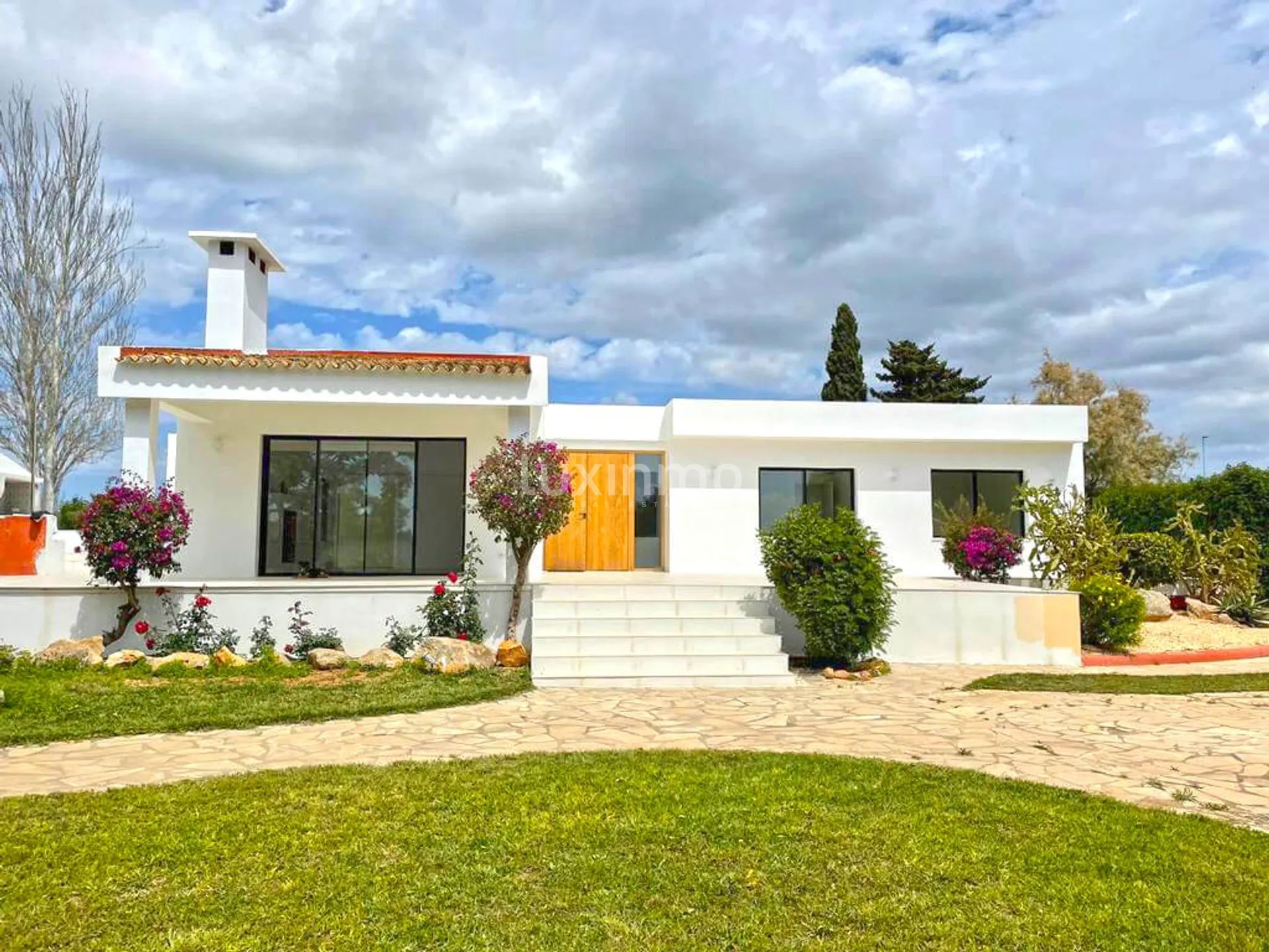 For sale Renovated villa with swimming pool in Jesus — photo 3
