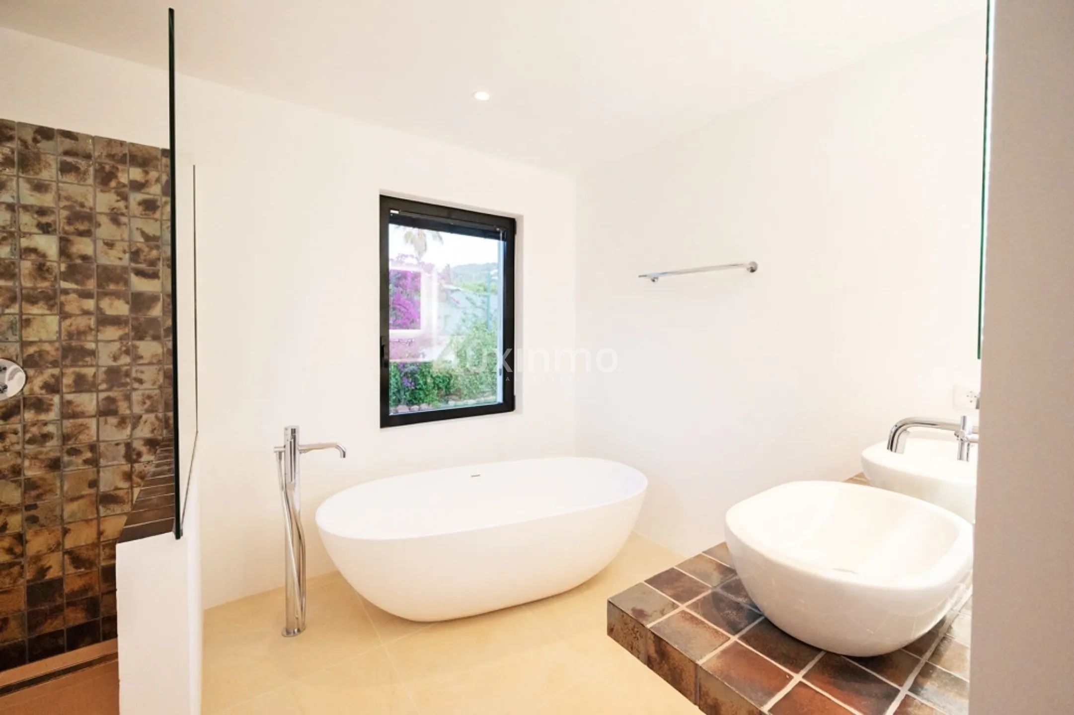 For sale Renovated villa with swimming pool in Jesus — photo 16