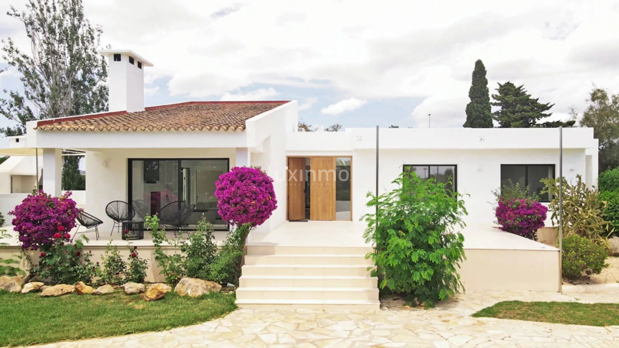 For sale Renovated villa with swimming pool in Jesus — photo 1
