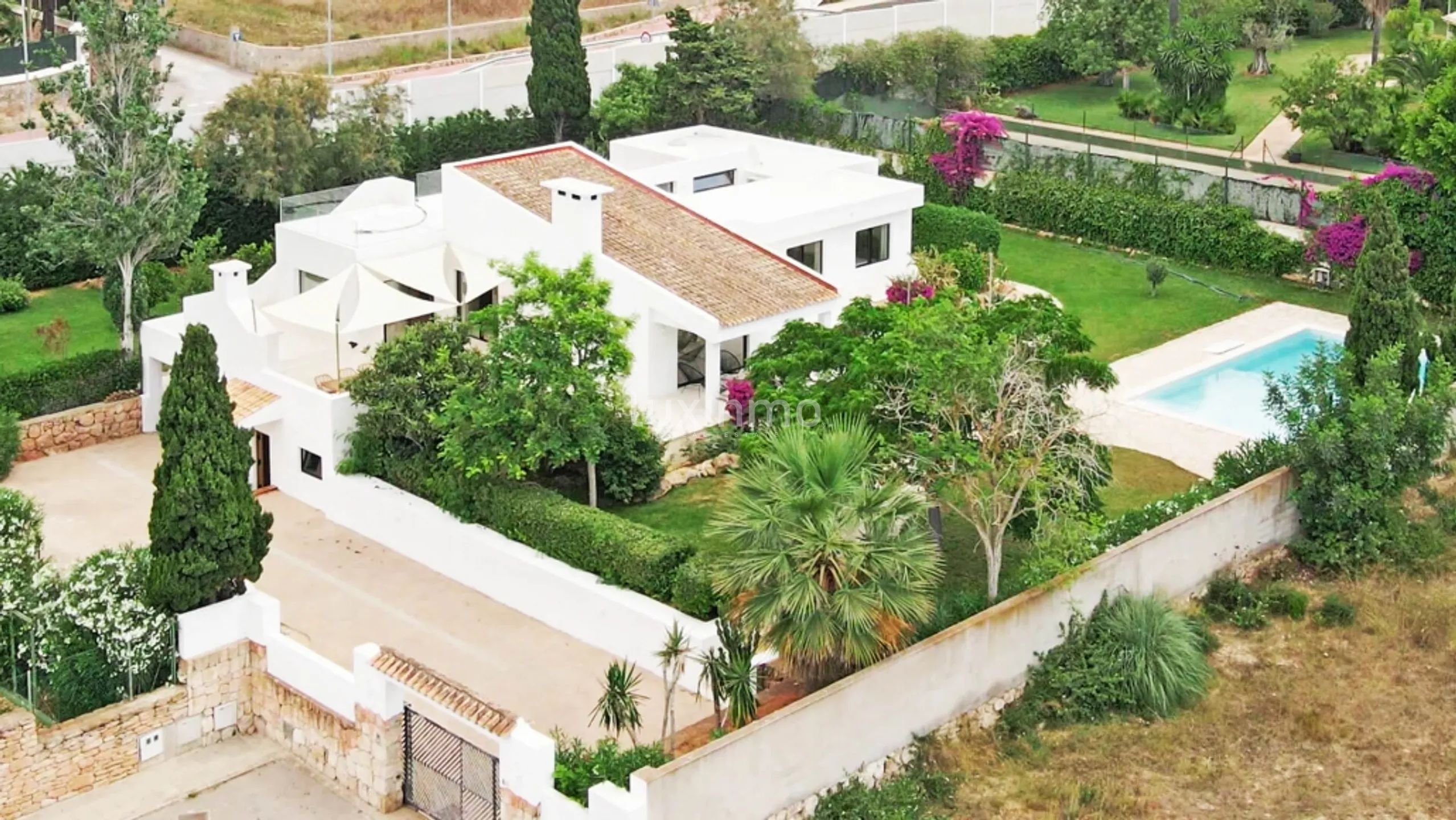 For sale Renovated villa with swimming pool in Jesus — photo 4