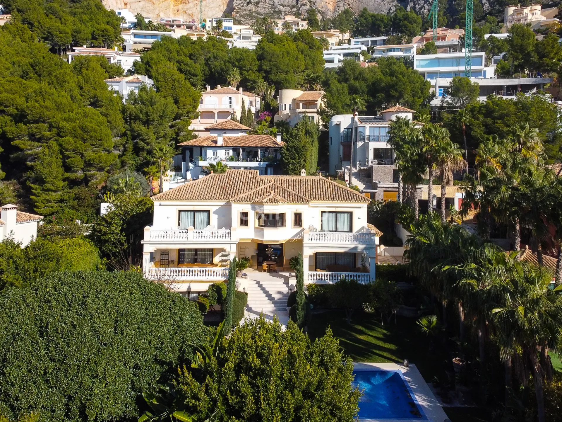 Exclusive villa in Altea Hills with sea views and a large garden
