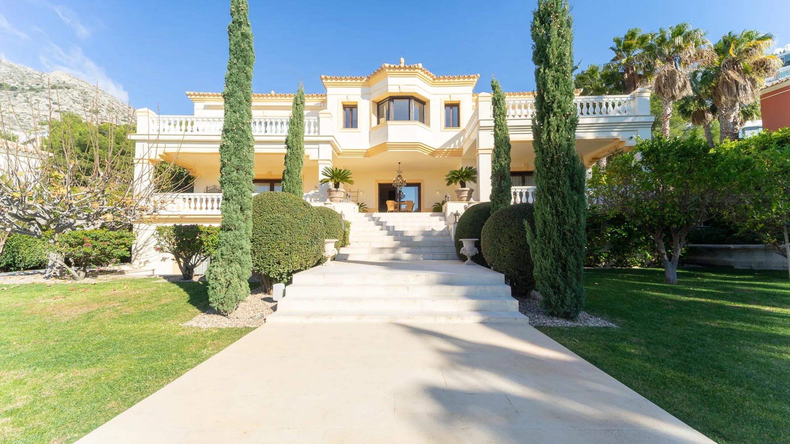 Exclusive villa in Altea Hills with sea views and a large garden — photo 2