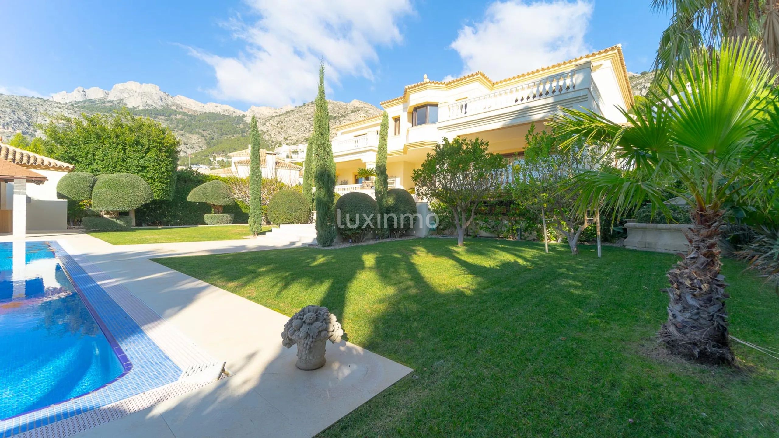 Exclusive villa in Altea Hills with sea views and a large garden — photo 37