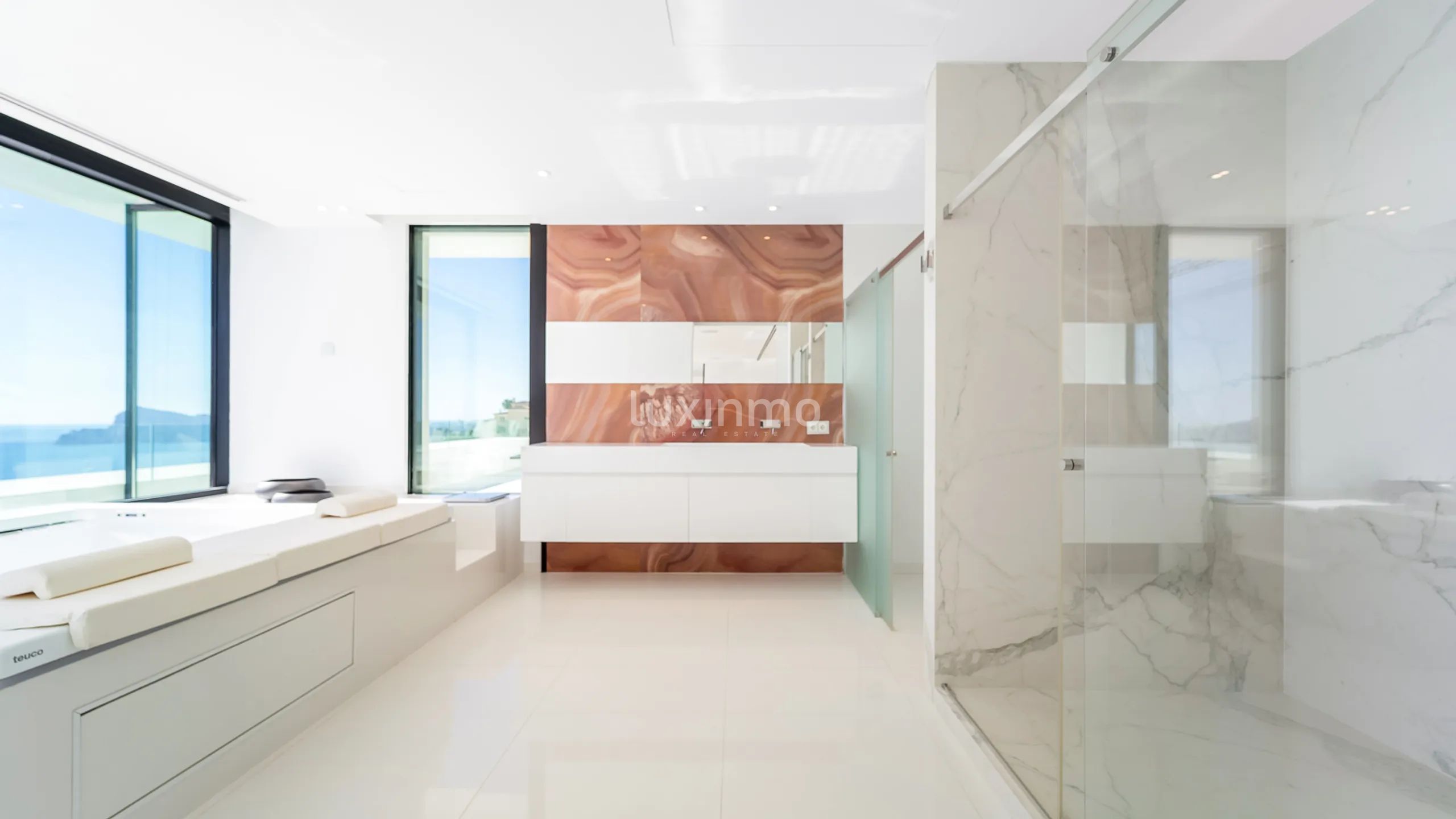 Villa de luxe dans une urbanisation de luxe avec vue sur la mer — photo 9