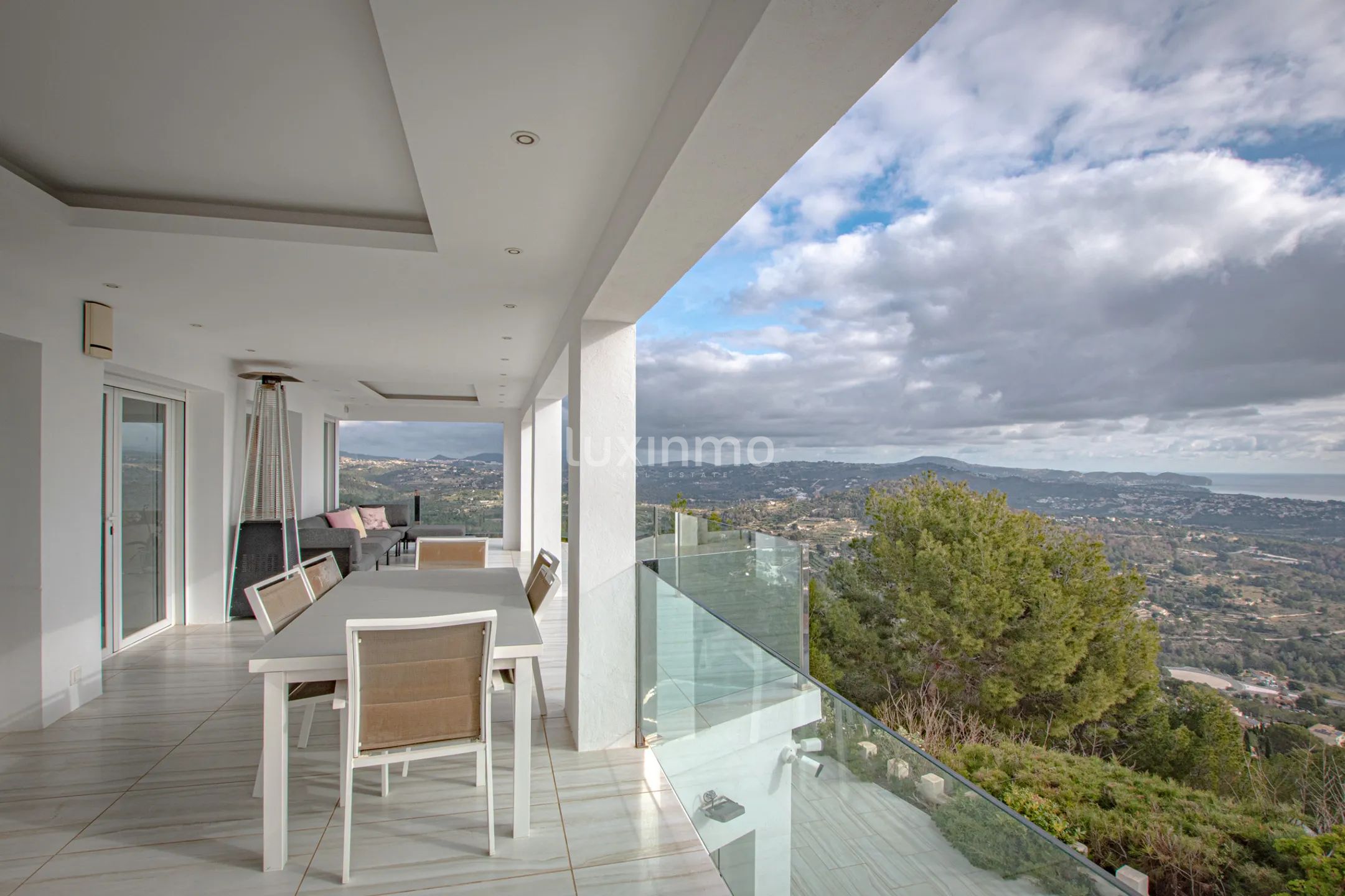 Villa te koop op de unieke locatie van Oltamar Calpe met panoramisch uitzicht en uitzicht op zee — photo 2