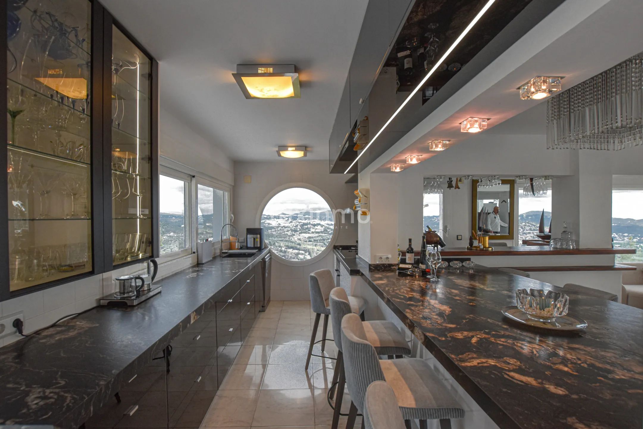 Villa à vendre dans l'emplacement unique d'Oltamar Calpe avec des vues panoramiques et des vues sur la mer — photo 18