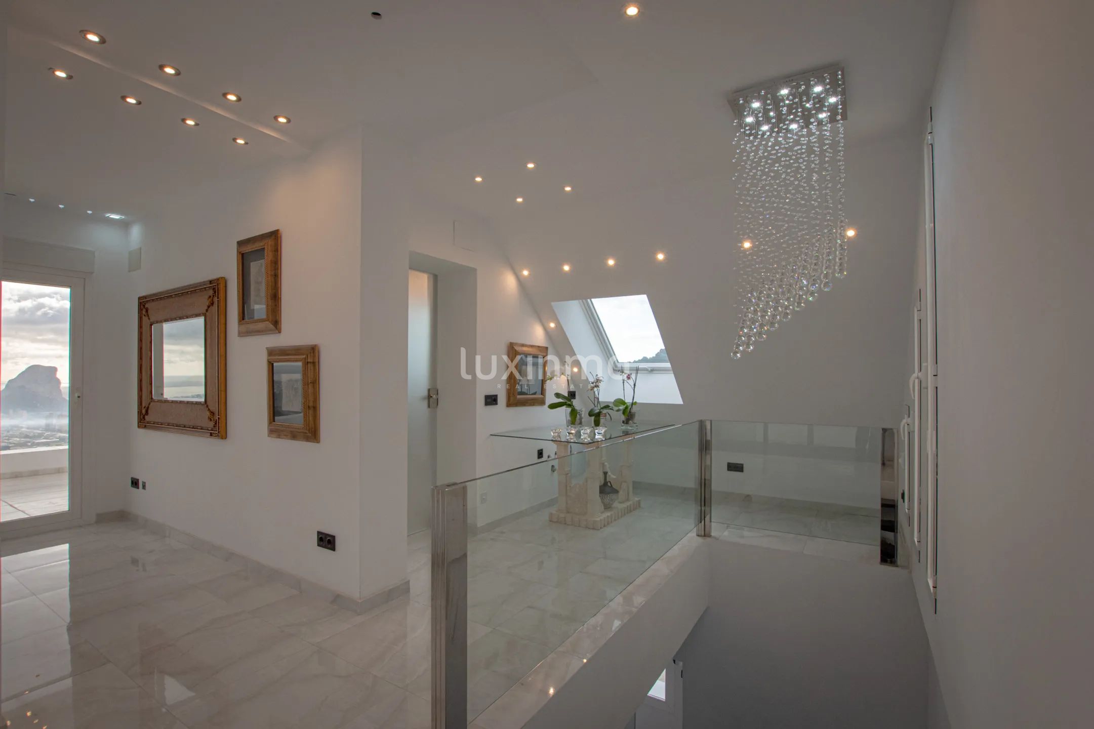 Villa à vendre dans l'emplacement unique d'Oltamar Calpe avec des vues panoramiques et des vues sur la mer — photo 25