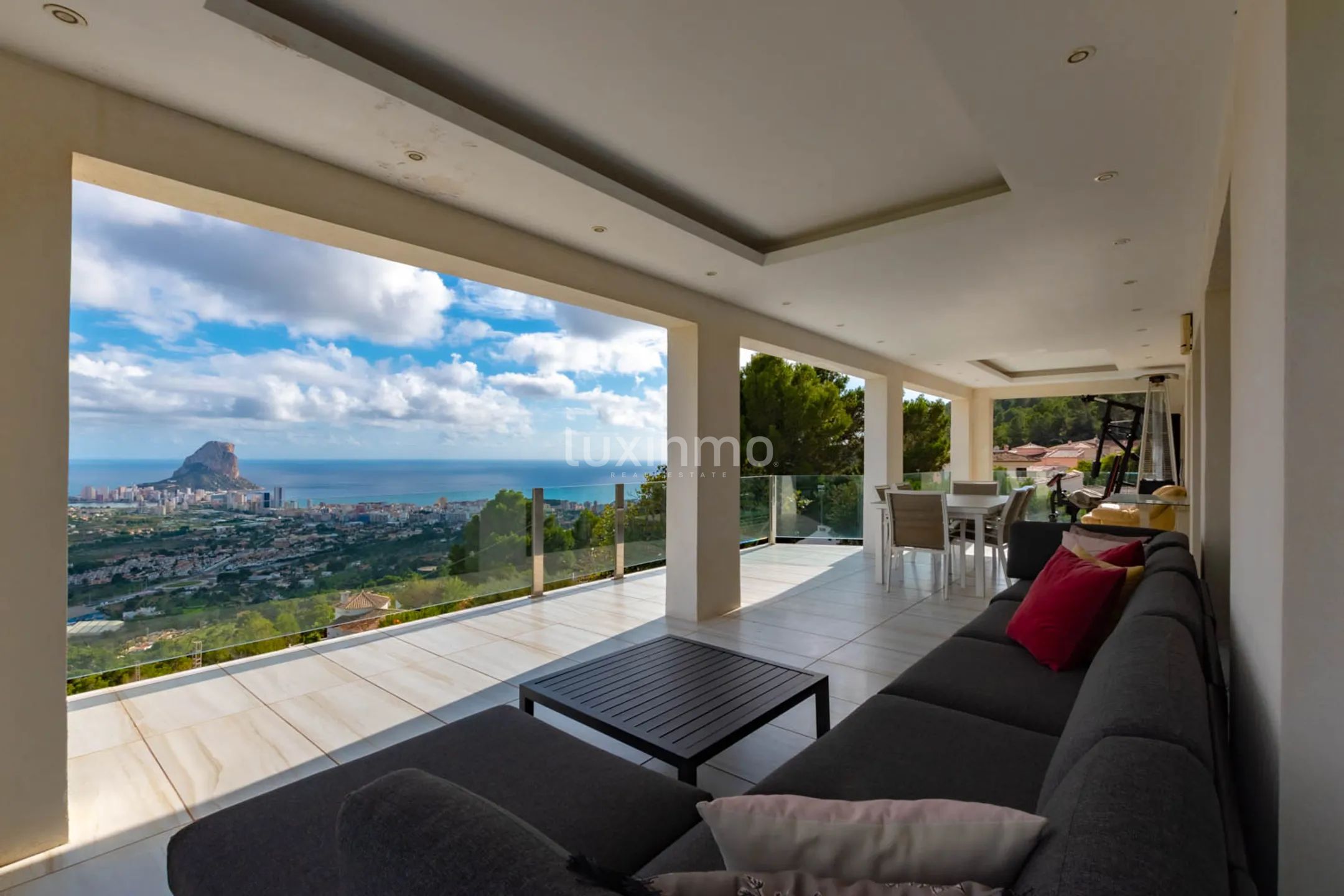 Villa à vendre dans l'emplacement unique d'Oltamar Calpe avec des vues panoramiques et des vues sur la mer — photo 24