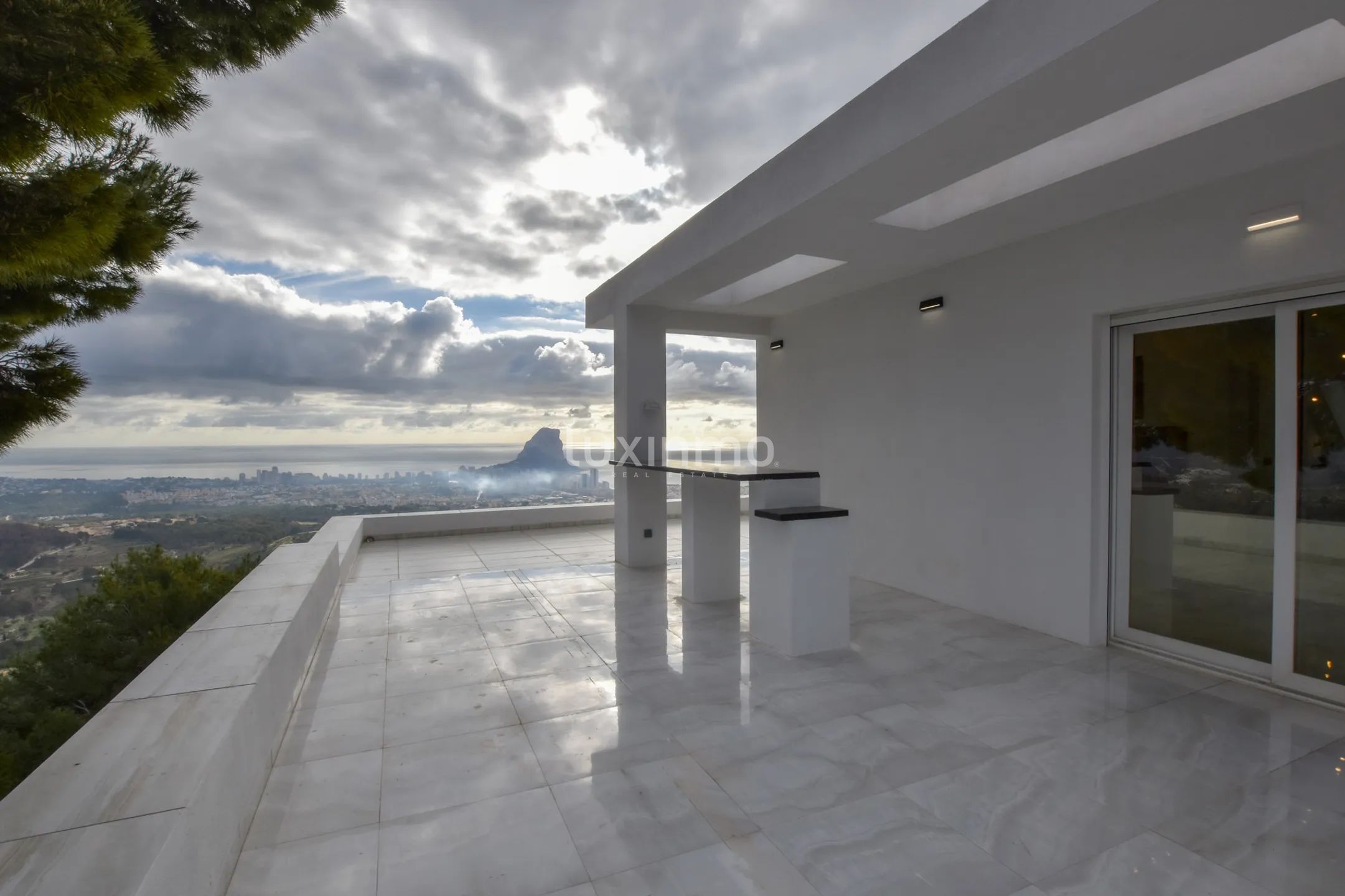 Villa à vendre dans l'emplacement unique d'Oltamar Calpe avec des vues panoramiques et des vues sur la mer — photo 33