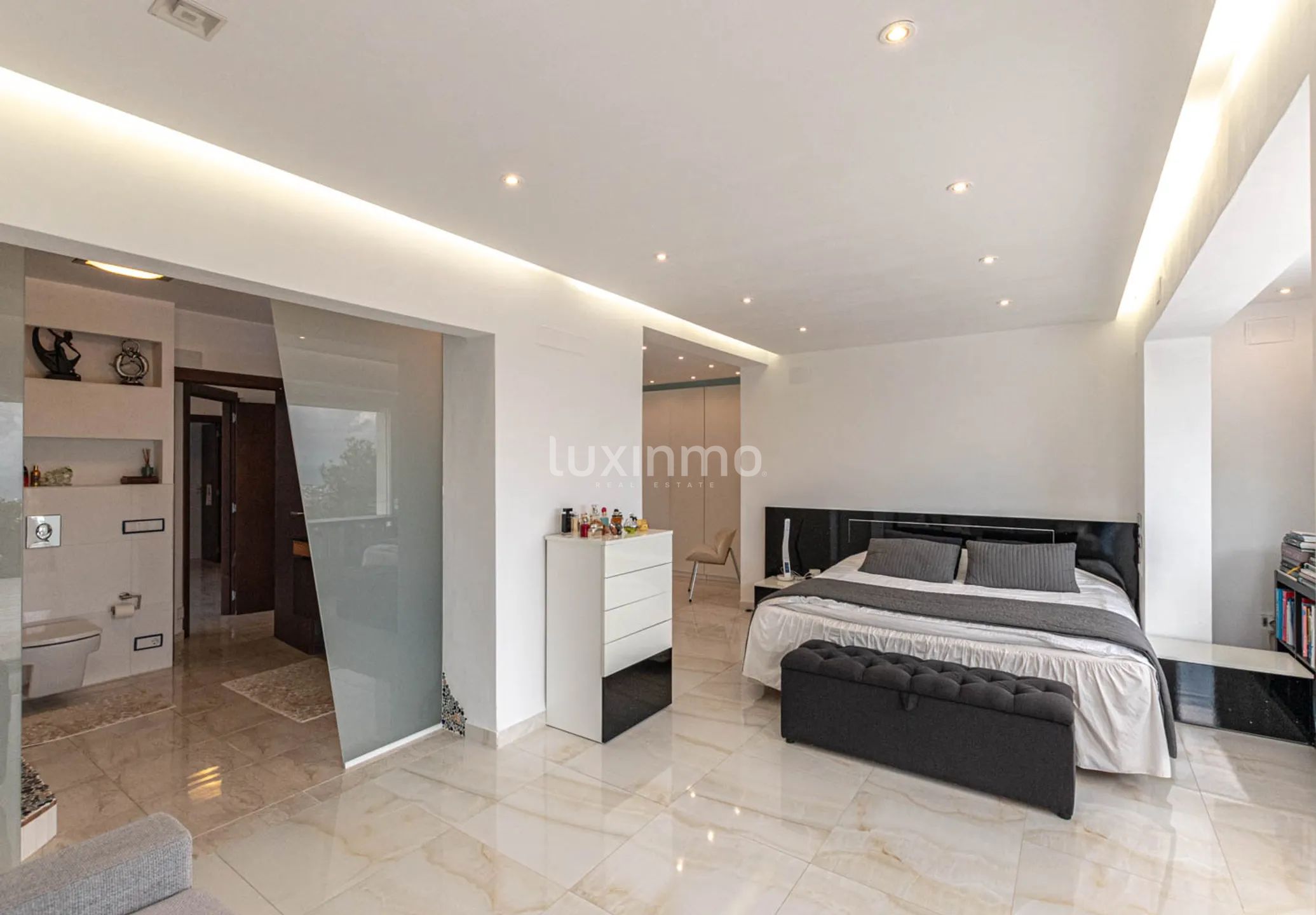 Villa à vendre dans l'emplacement unique d'Oltamar Calpe avec des vues panoramiques et des vues sur la mer — photo 35