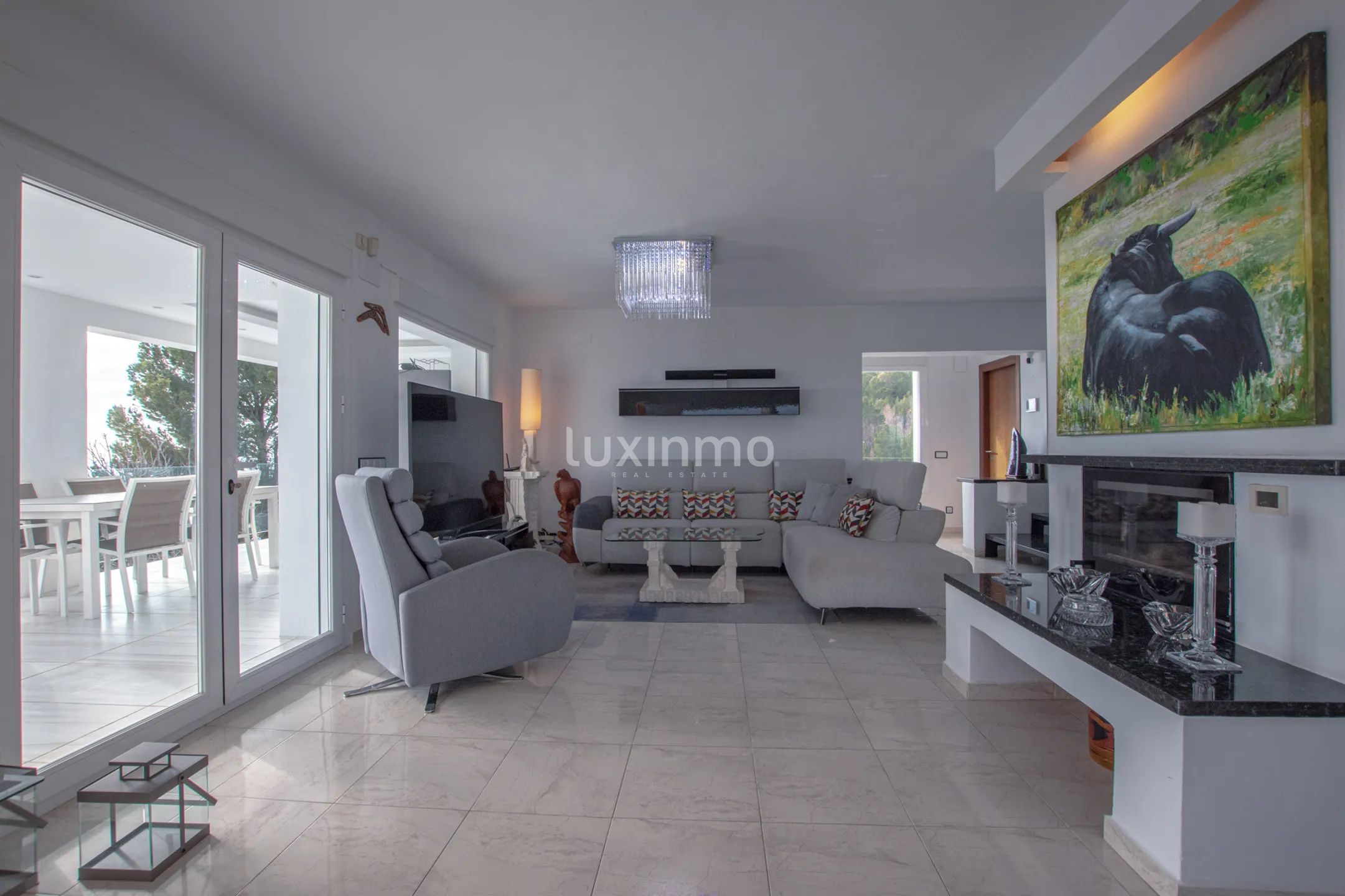 Villa à vendre dans l'emplacement unique d'Oltamar Calpe avec des vues panoramiques et des vues sur la mer — photo 9