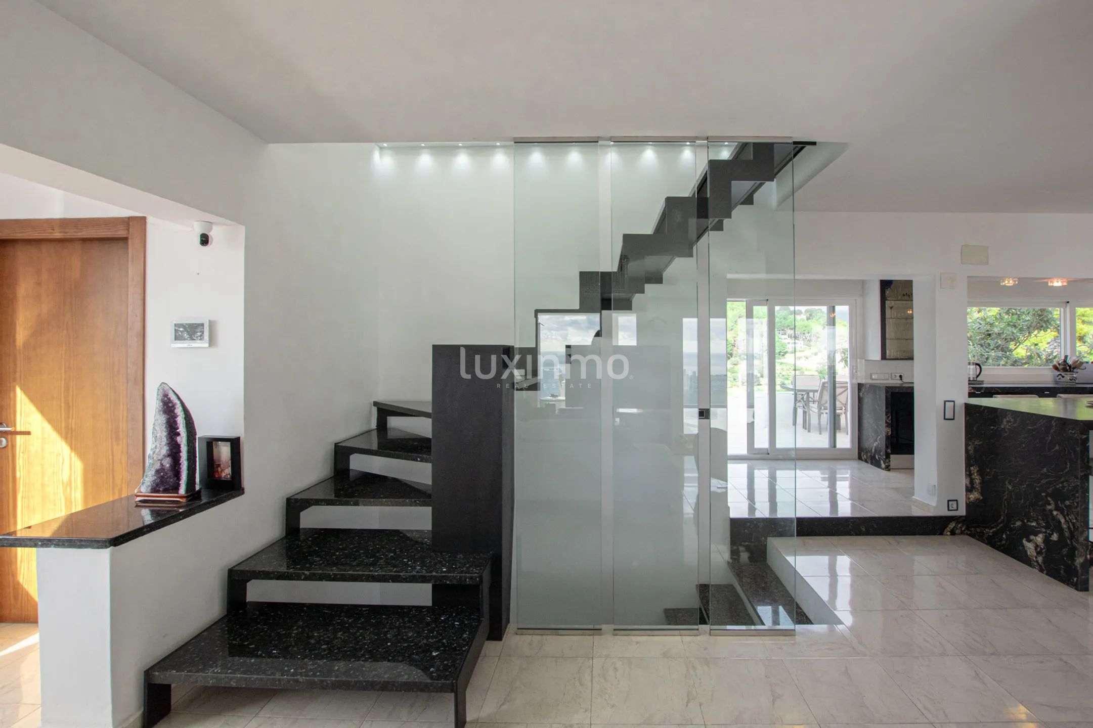 Villa à vendre dans l'emplacement unique d'Oltamar Calpe avec des vues panoramiques et des vues sur la mer — photo 11