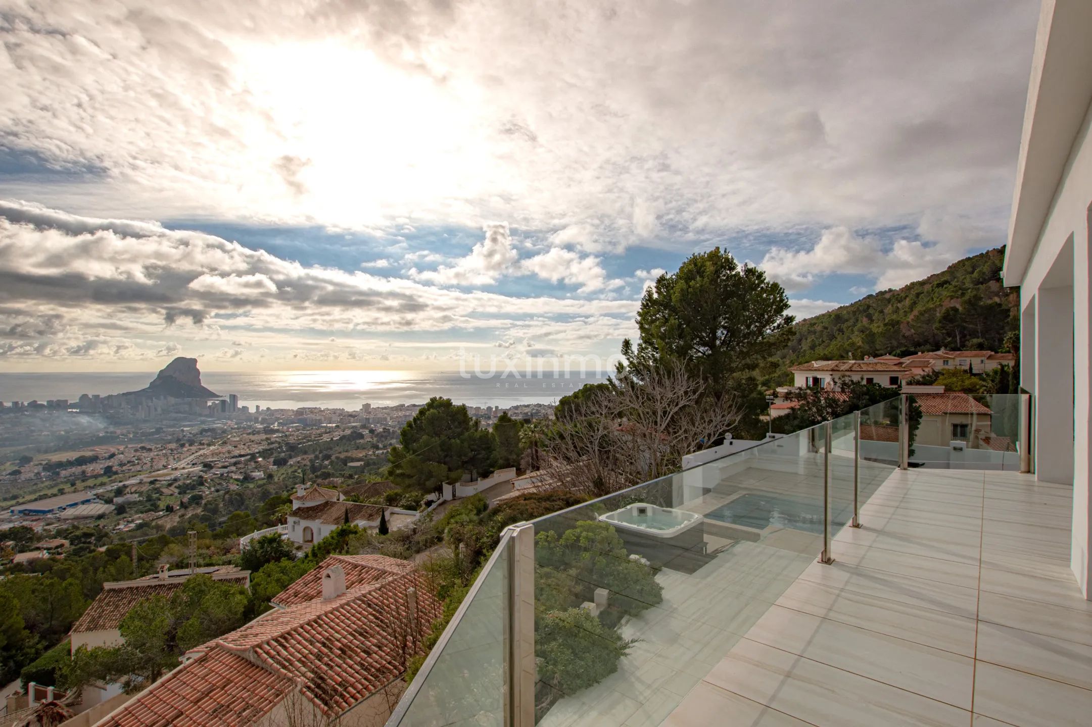 Willa na sprzedaż w wyjątkowej lokalizacji Oltamar Calpe z panoramicznym widokiem i widokiem na morze