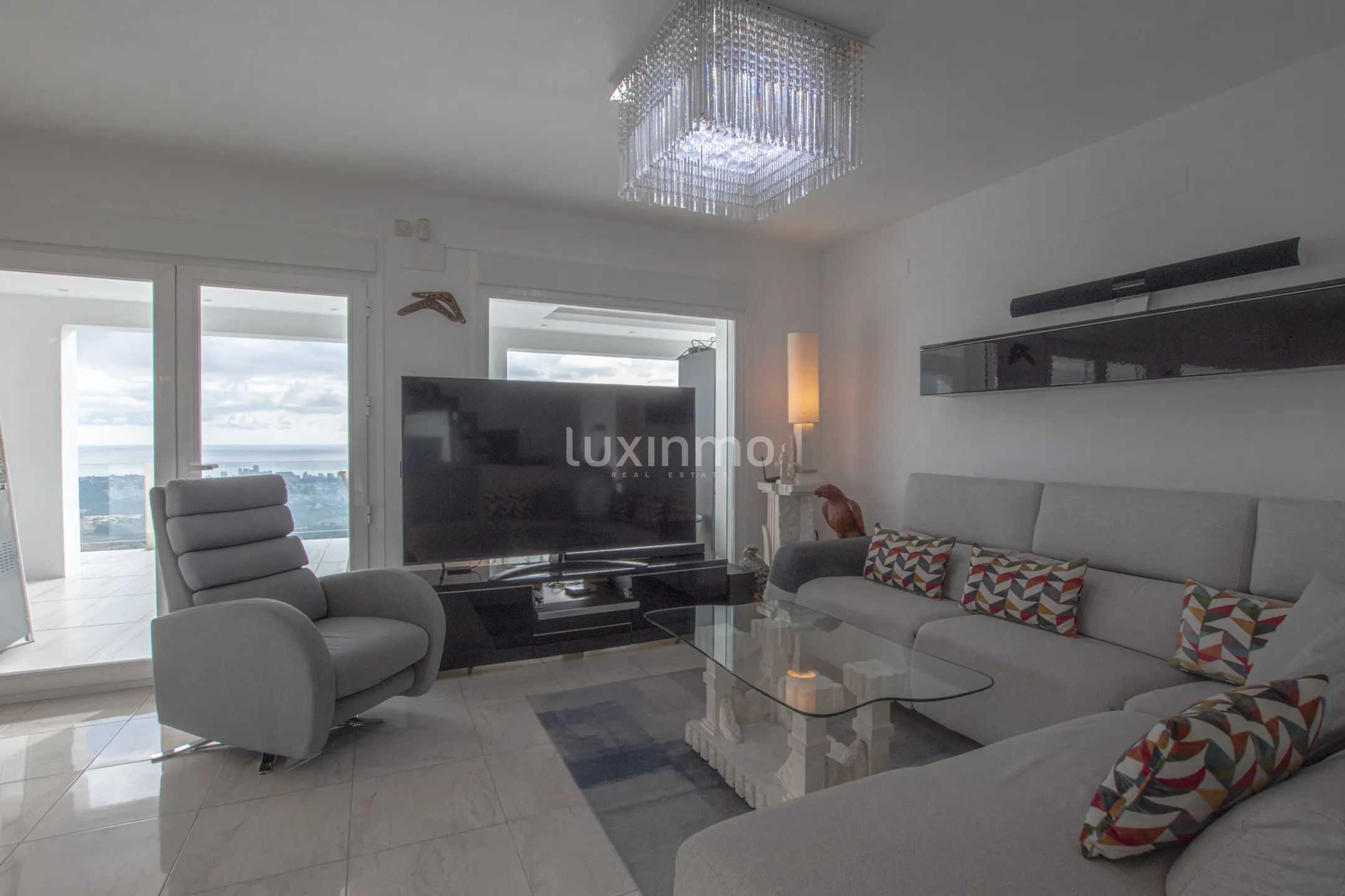 Villa à vendre dans l'emplacement unique d'Oltamar Calpe avec des vues panoramiques et des vues sur la mer — photo 8