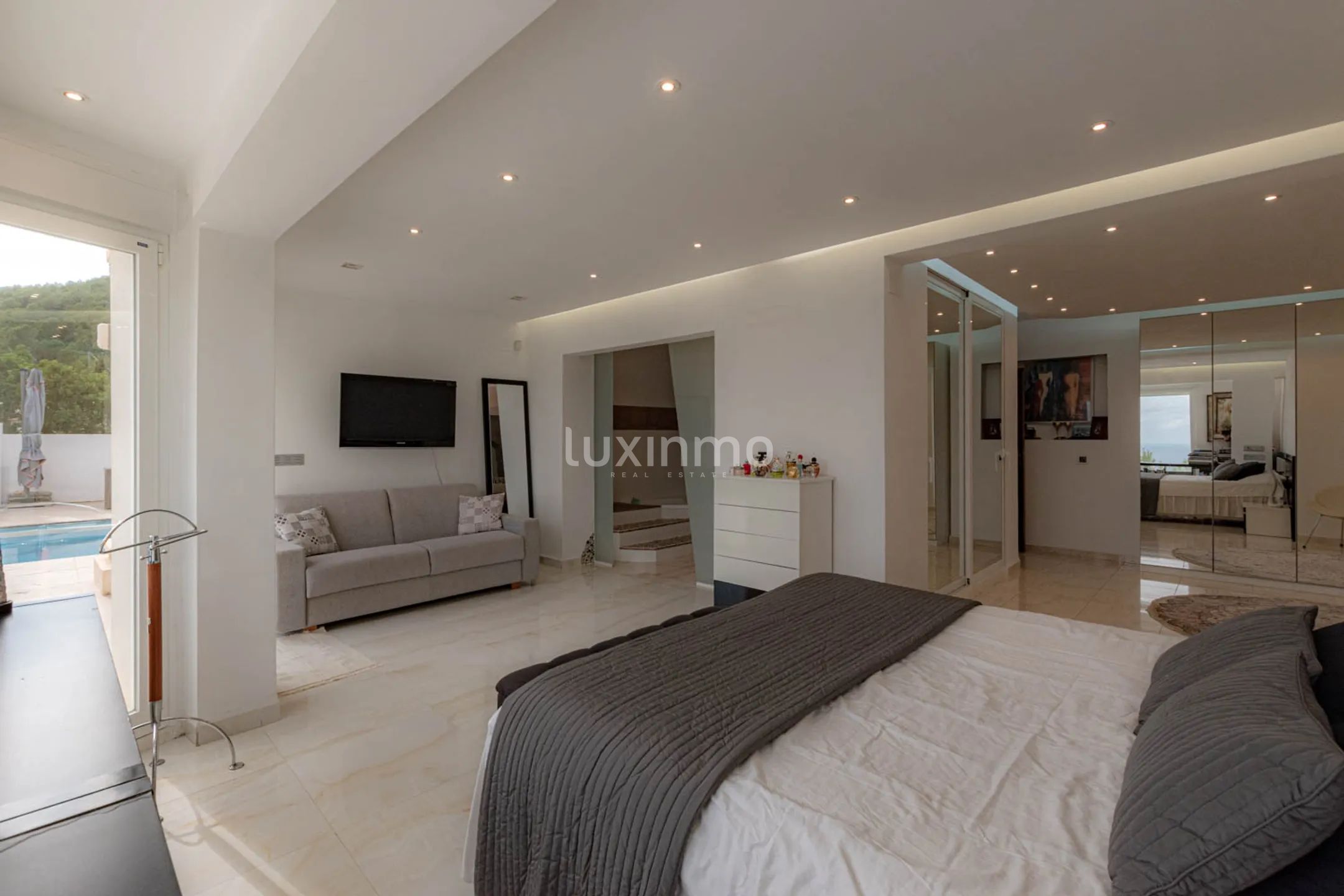 Willa na sprzedaż w wyjątkowej lokalizacji Oltamar Calpe z panoramicznym widokiem i widokiem na morze — photo 36