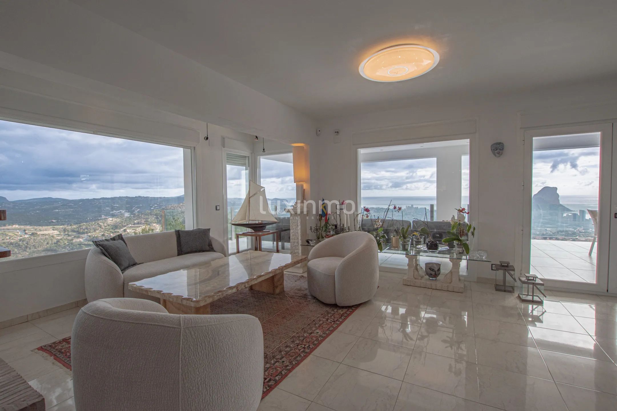 Villa à vendre dans l'emplacement unique d'Oltamar Calpe avec des vues panoramiques et des vues sur la mer — photo 20