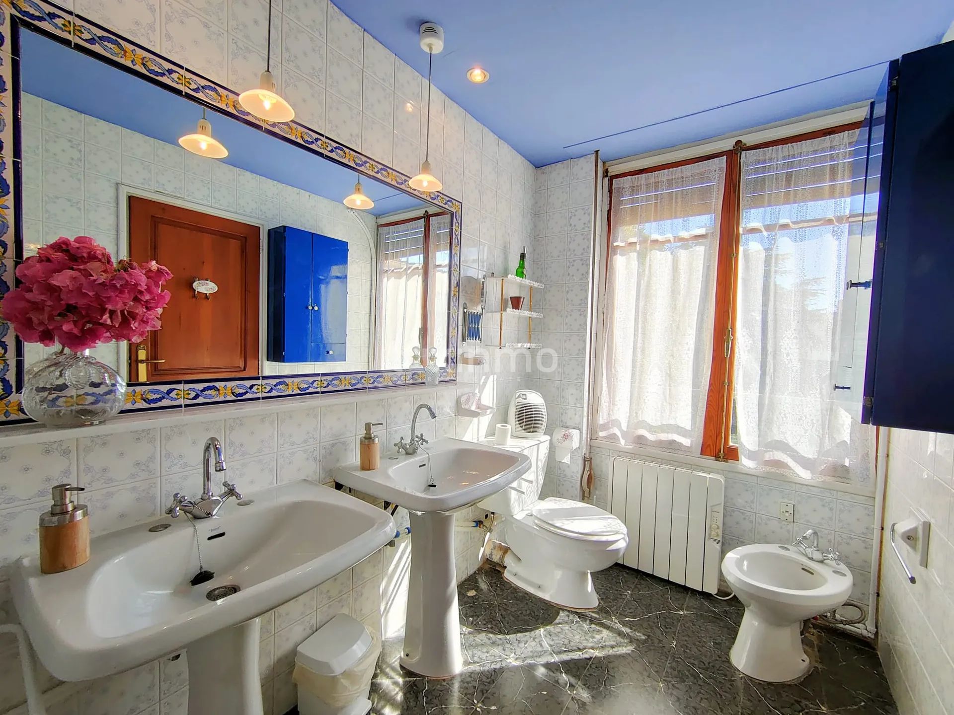 Maison centenaire bien préservée avec une grande piscine et un fronton — photo 18