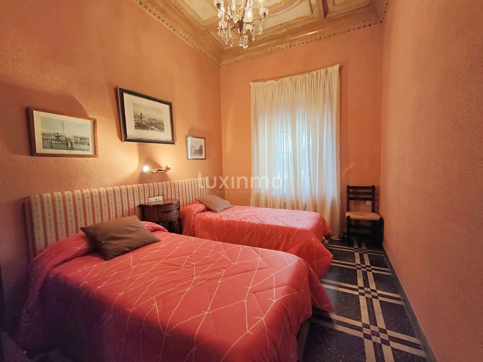 Maison centenaire bien préservée avec une grande piscine et un fronton — photo 16