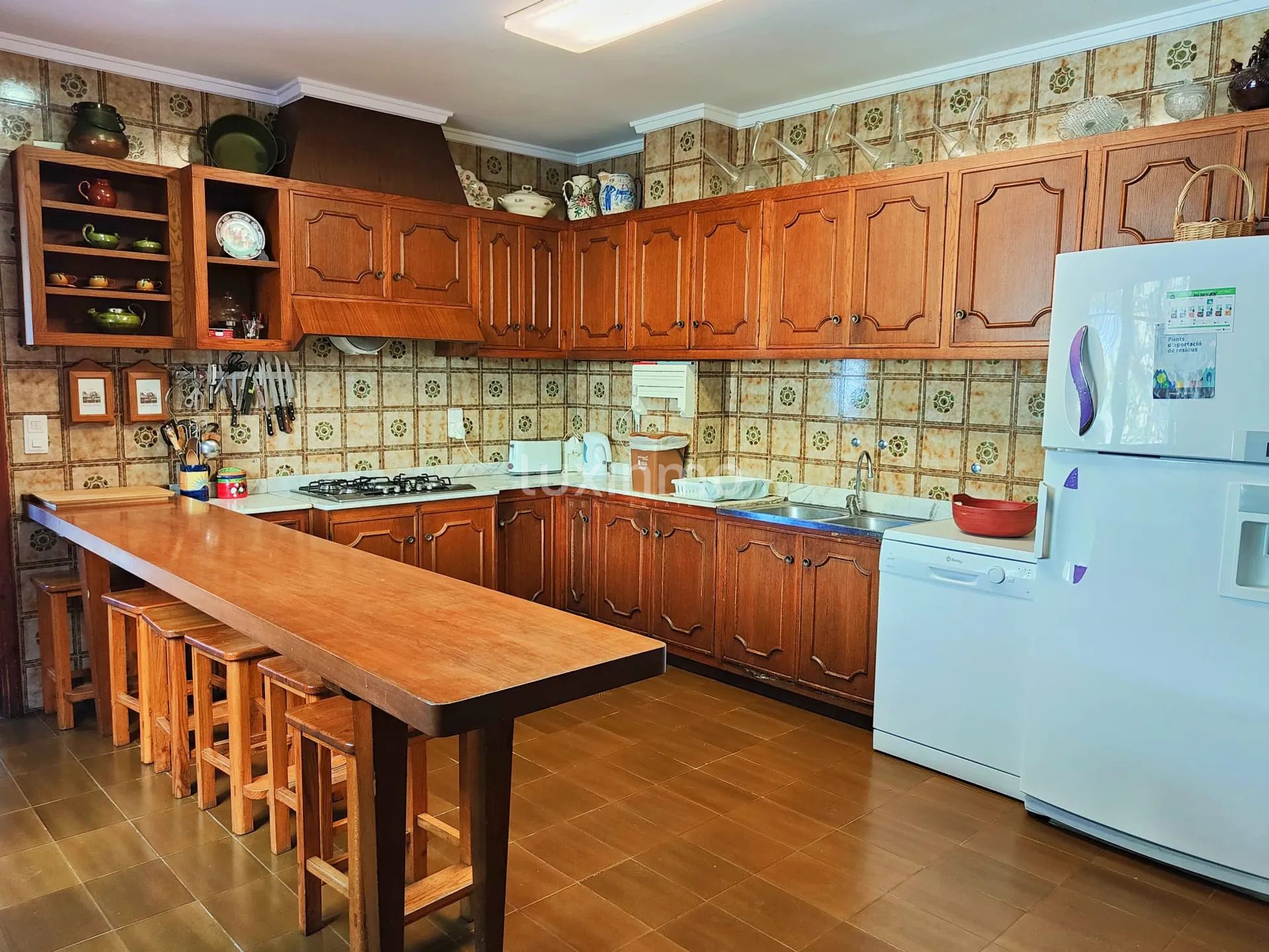 Maison centenaire bien préservée avec une grande piscine et un fronton — photo 8