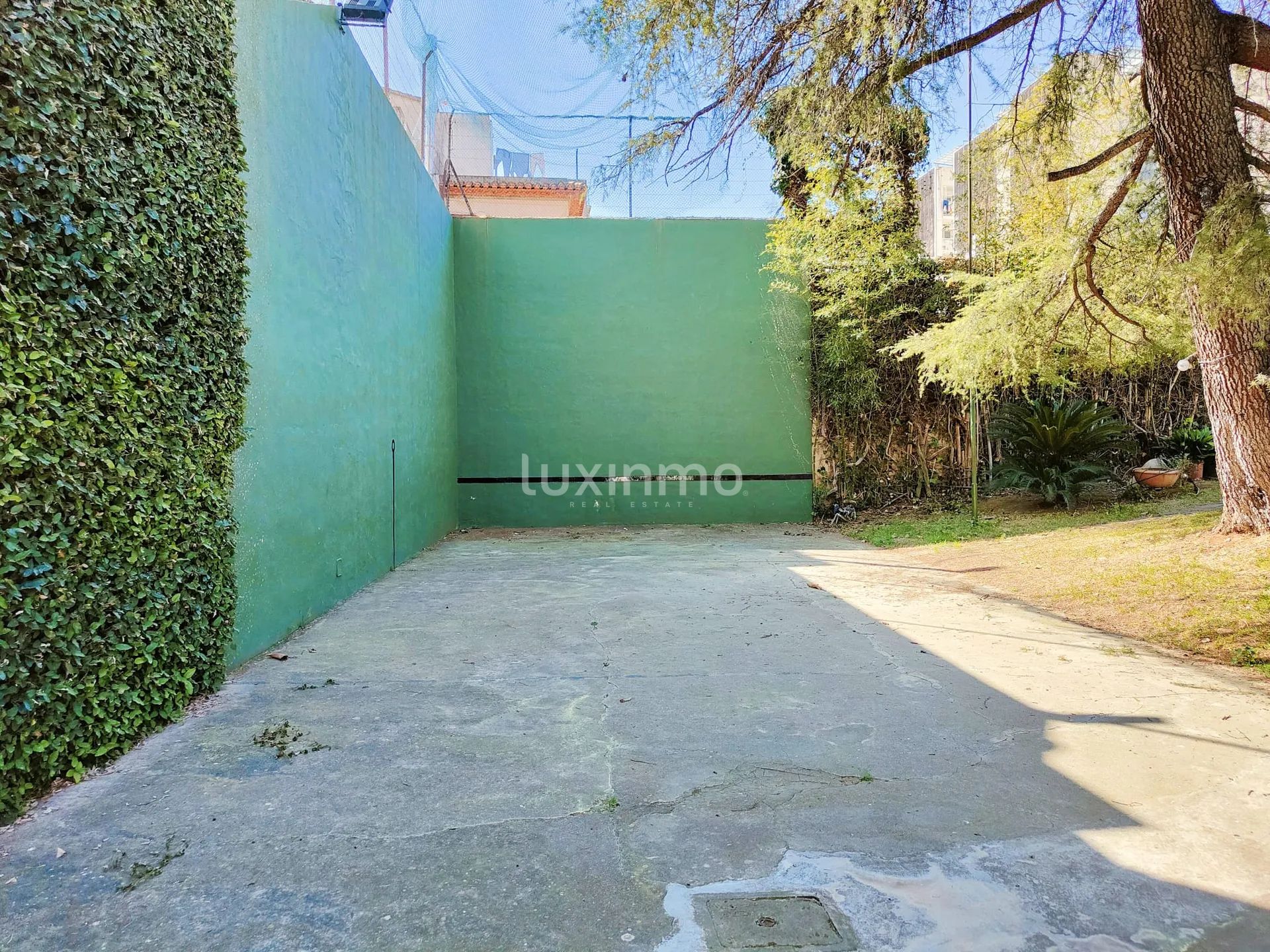Maison centenaire bien préservée avec une grande piscine et un fronton — photo 22